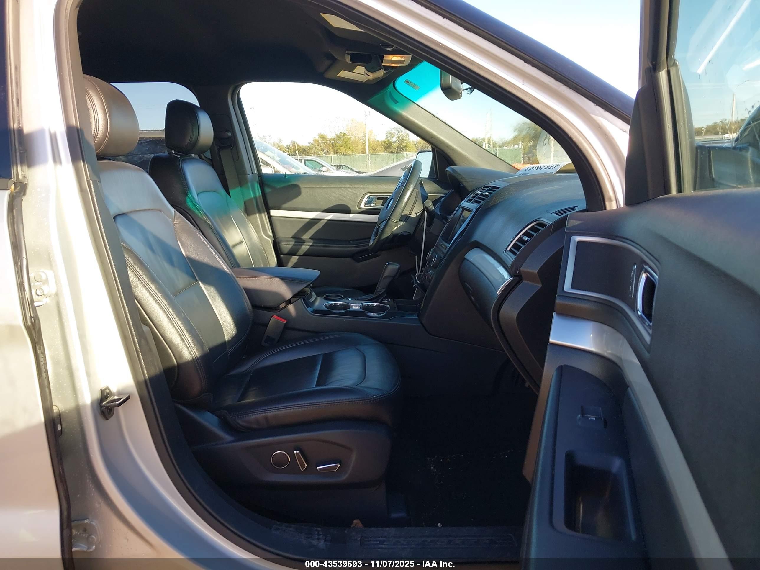 FORD EXPLORER image 5