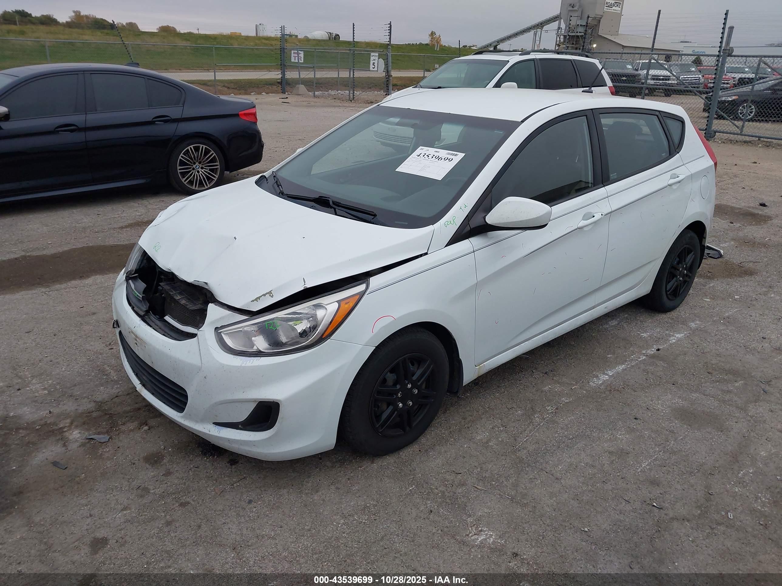 HYUNDAI ACCENT image 2