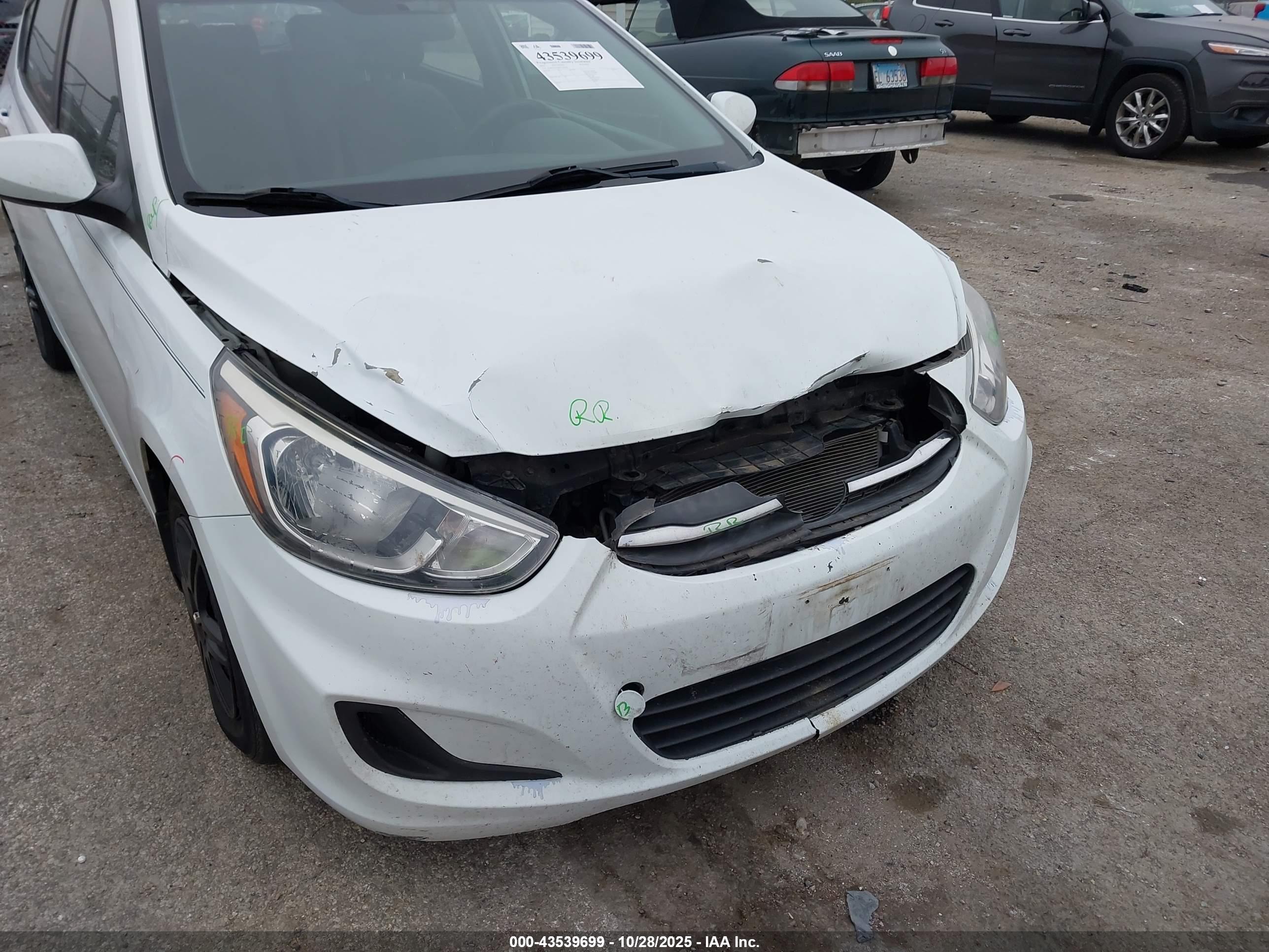 HYUNDAI ACCENT image 6