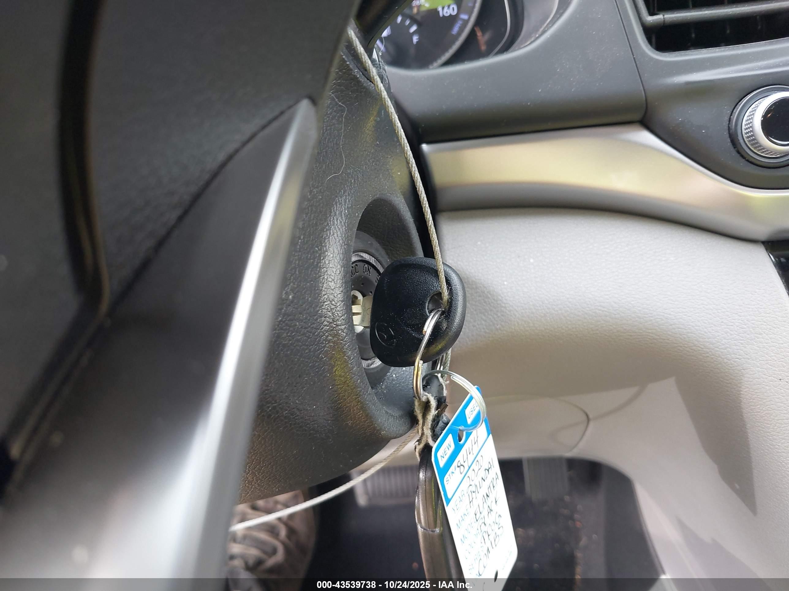 HYUNDAI ELANTRA image 11