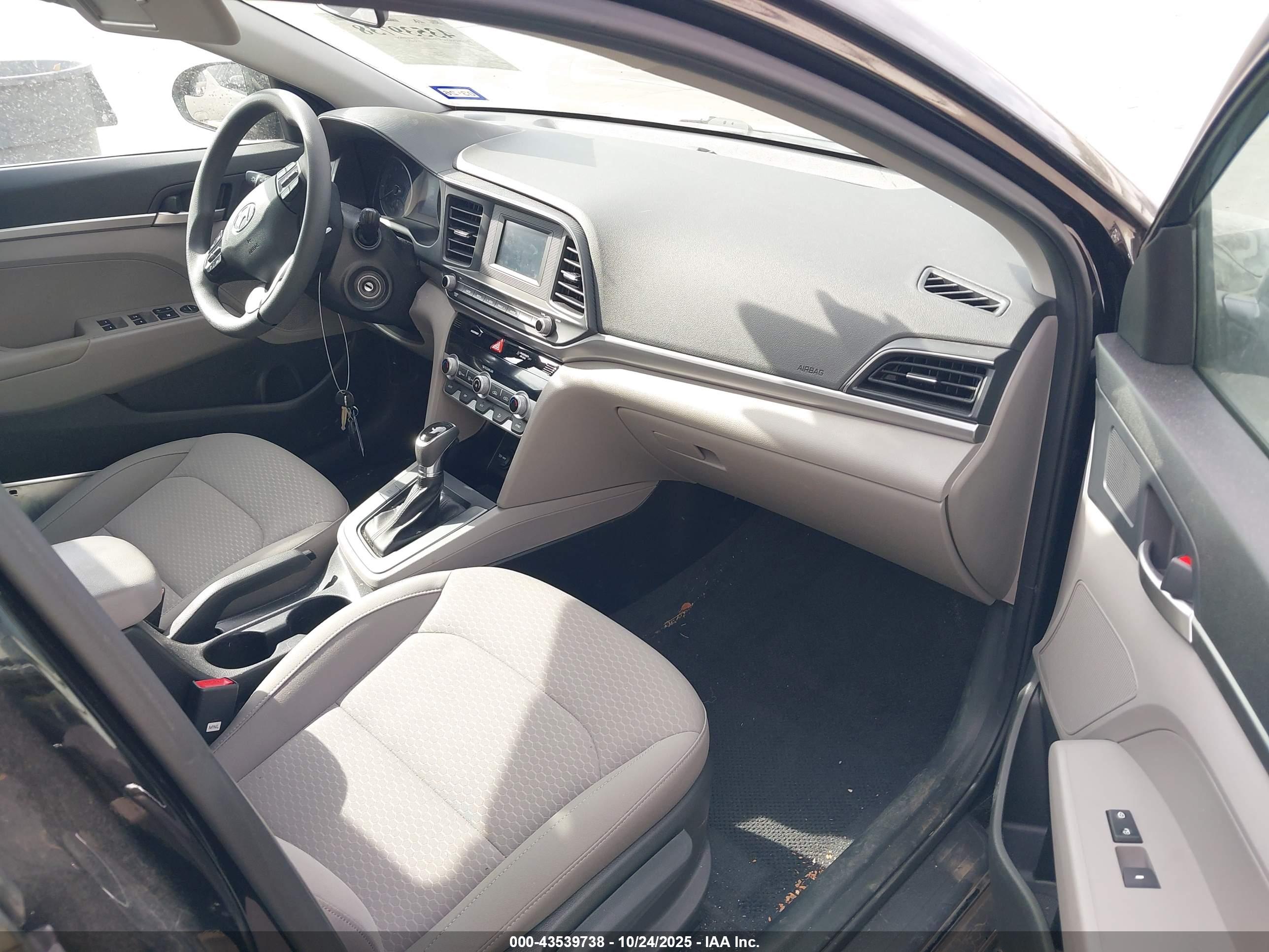 HYUNDAI ELANTRA image 5
