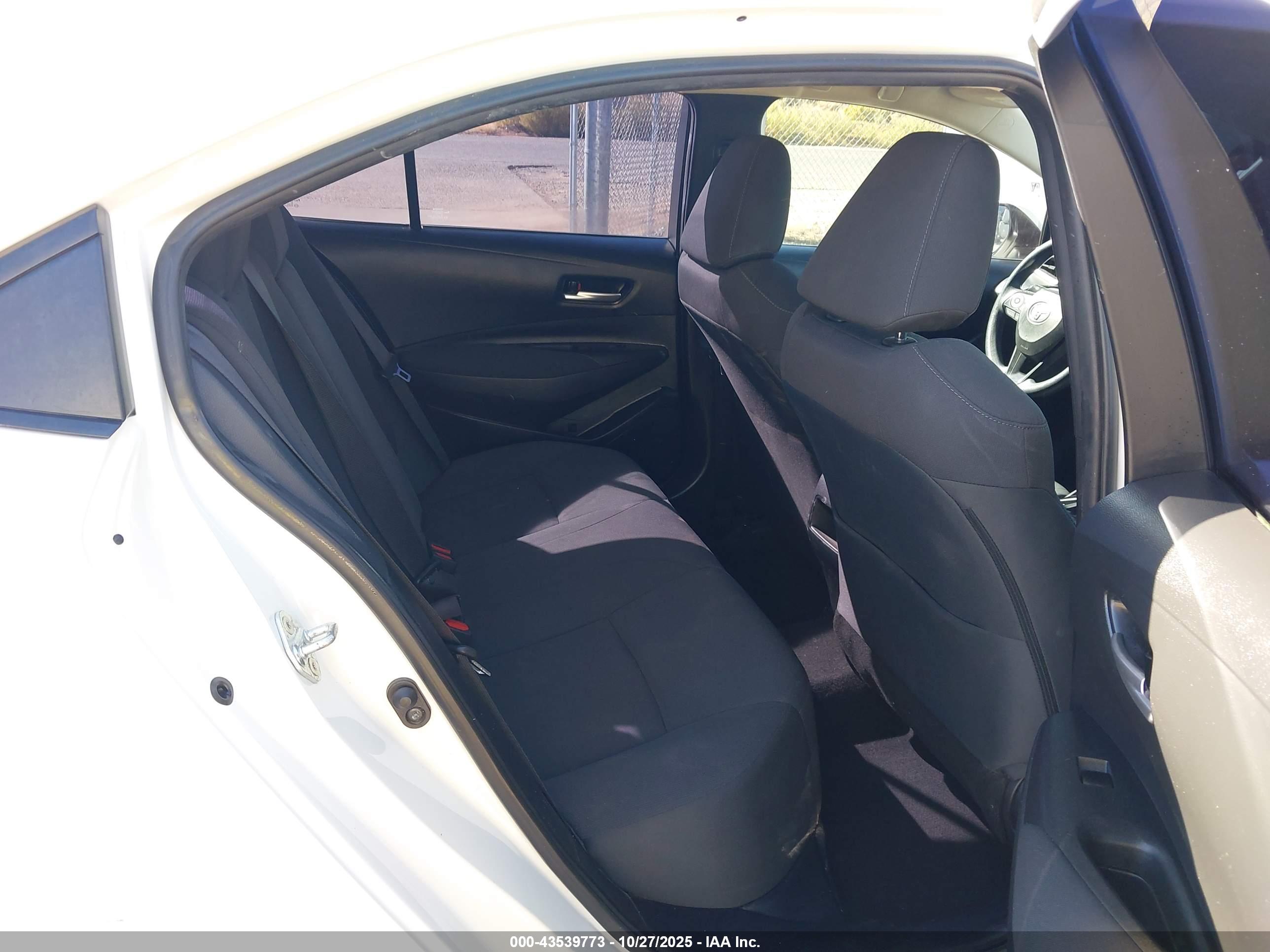 TOYOTA COROLLA image 8