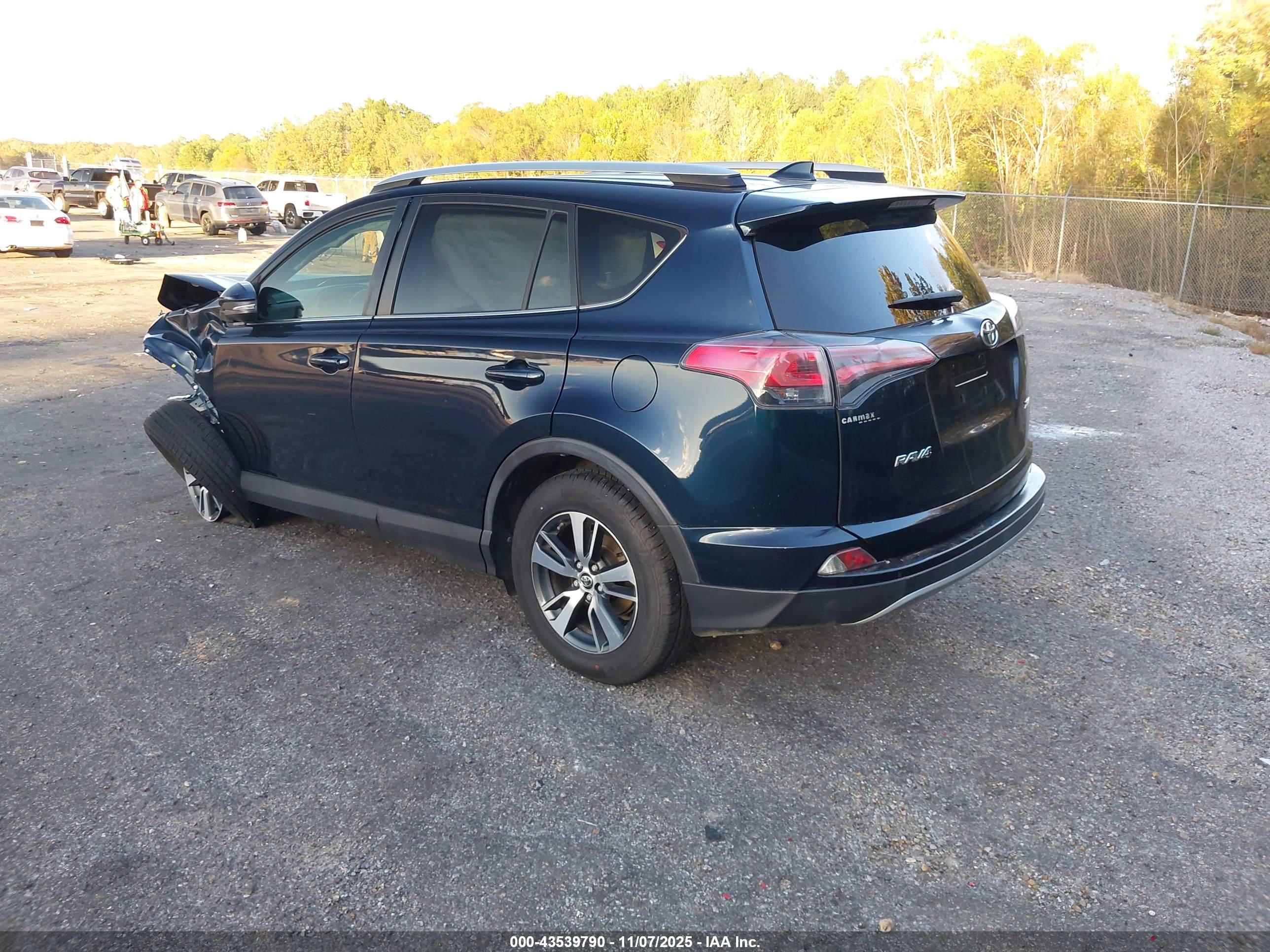TOYOTA RAV4 image 3