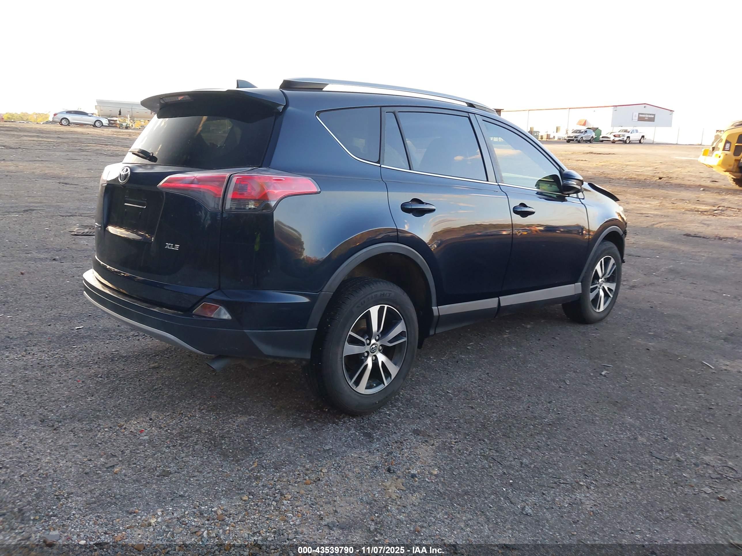 TOYOTA RAV4 image 4