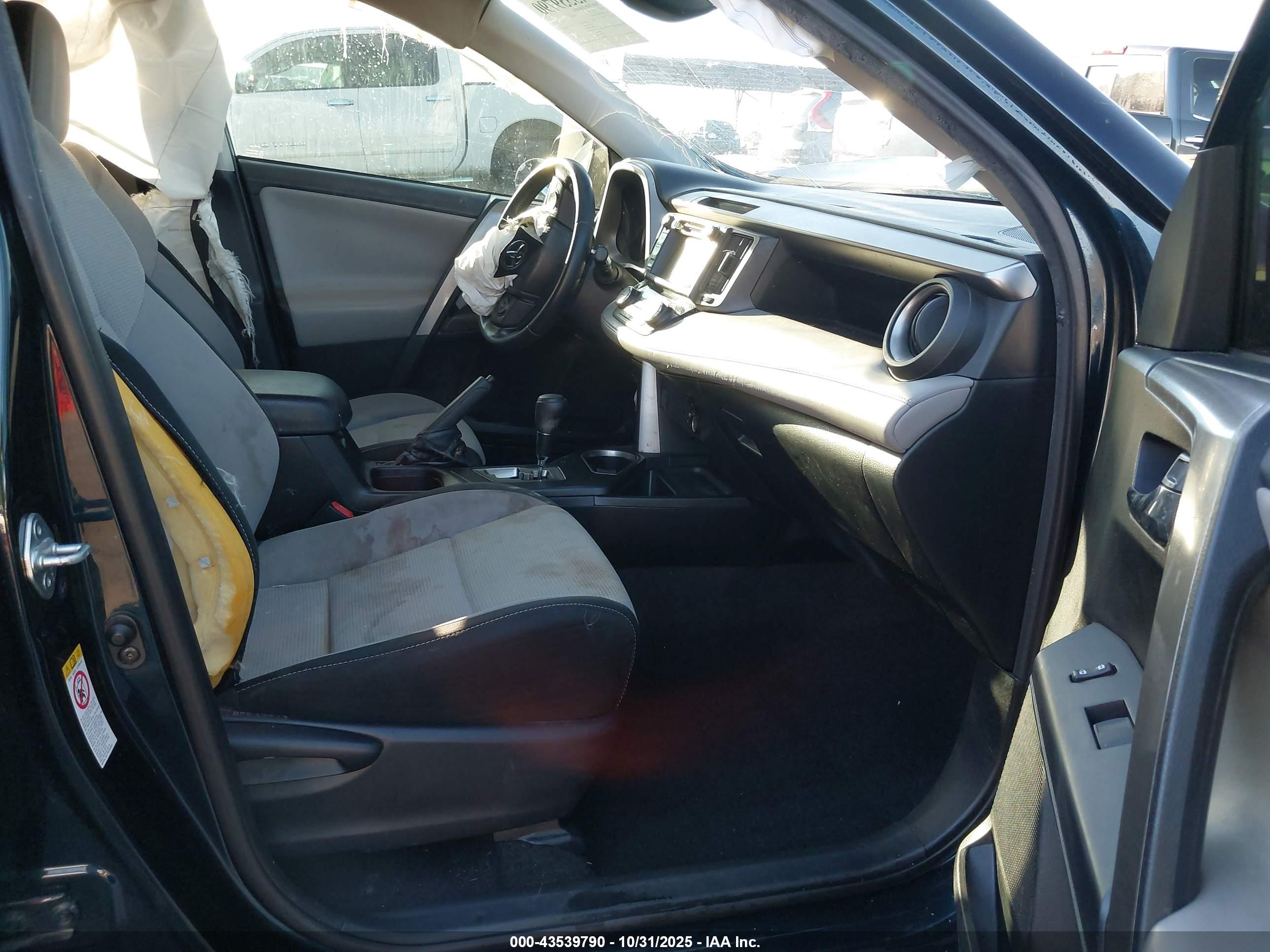 TOYOTA RAV4 image 5