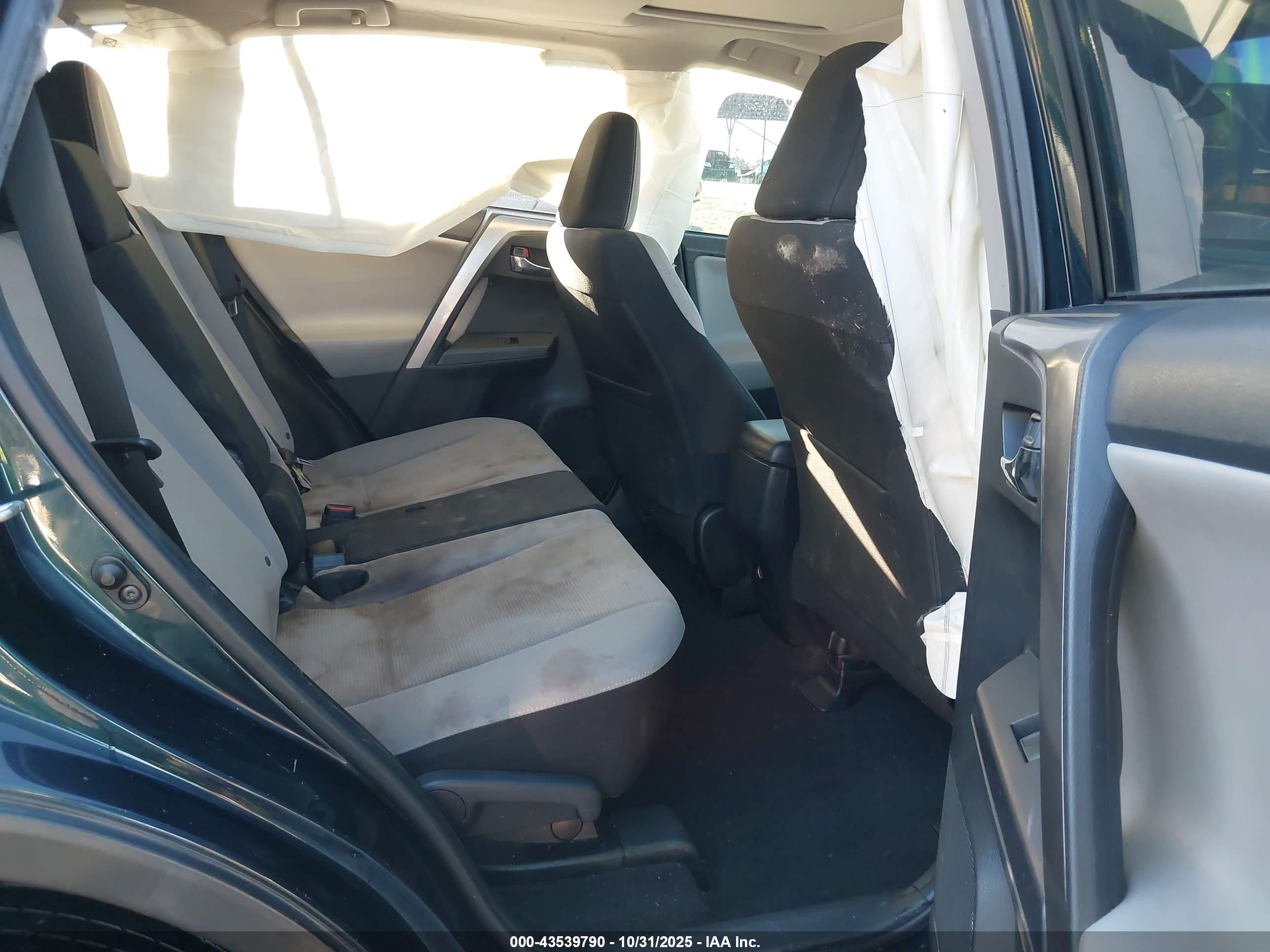 TOYOTA RAV4 image 8