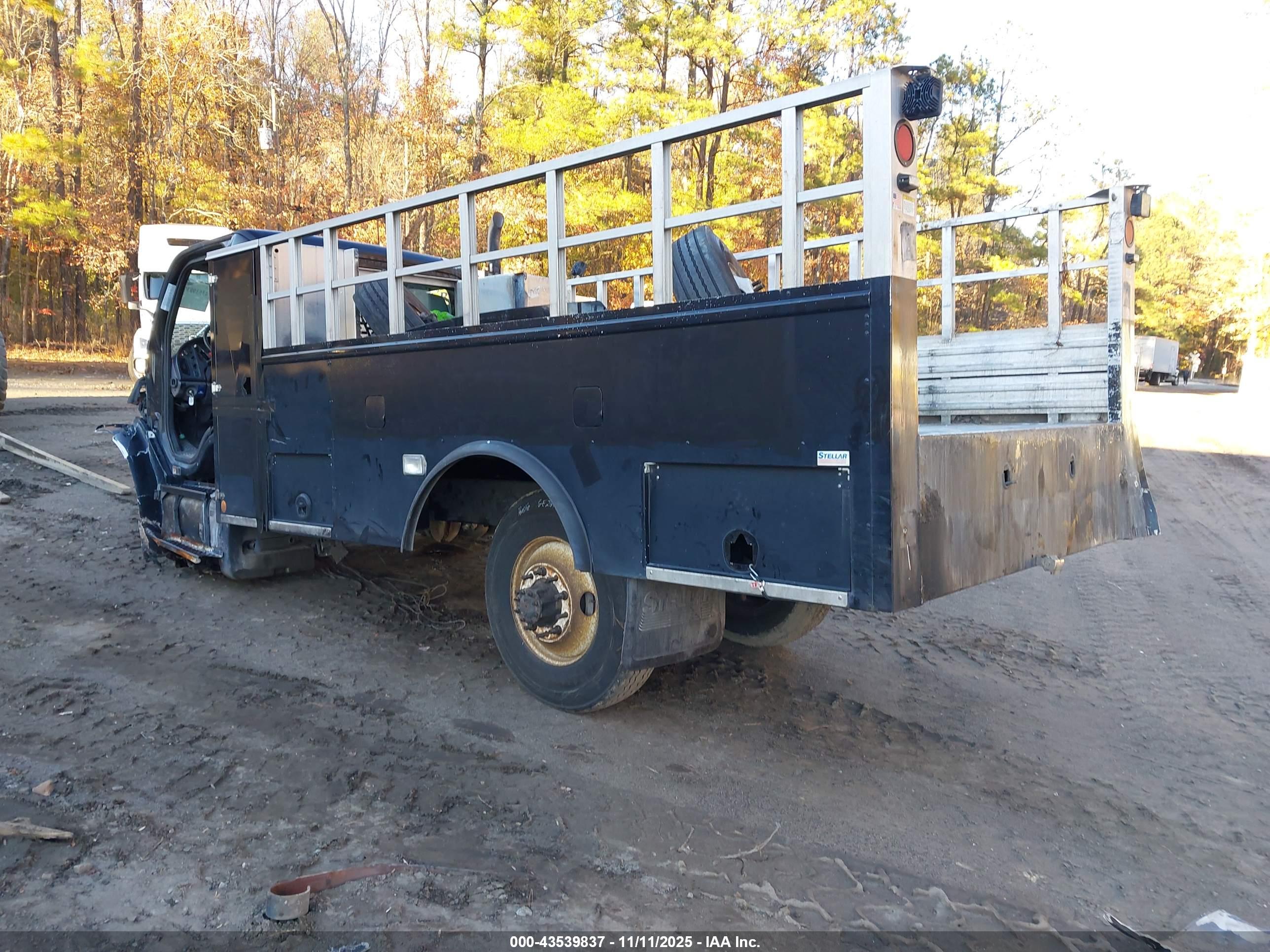 FREIGHTLINER M2 image 3