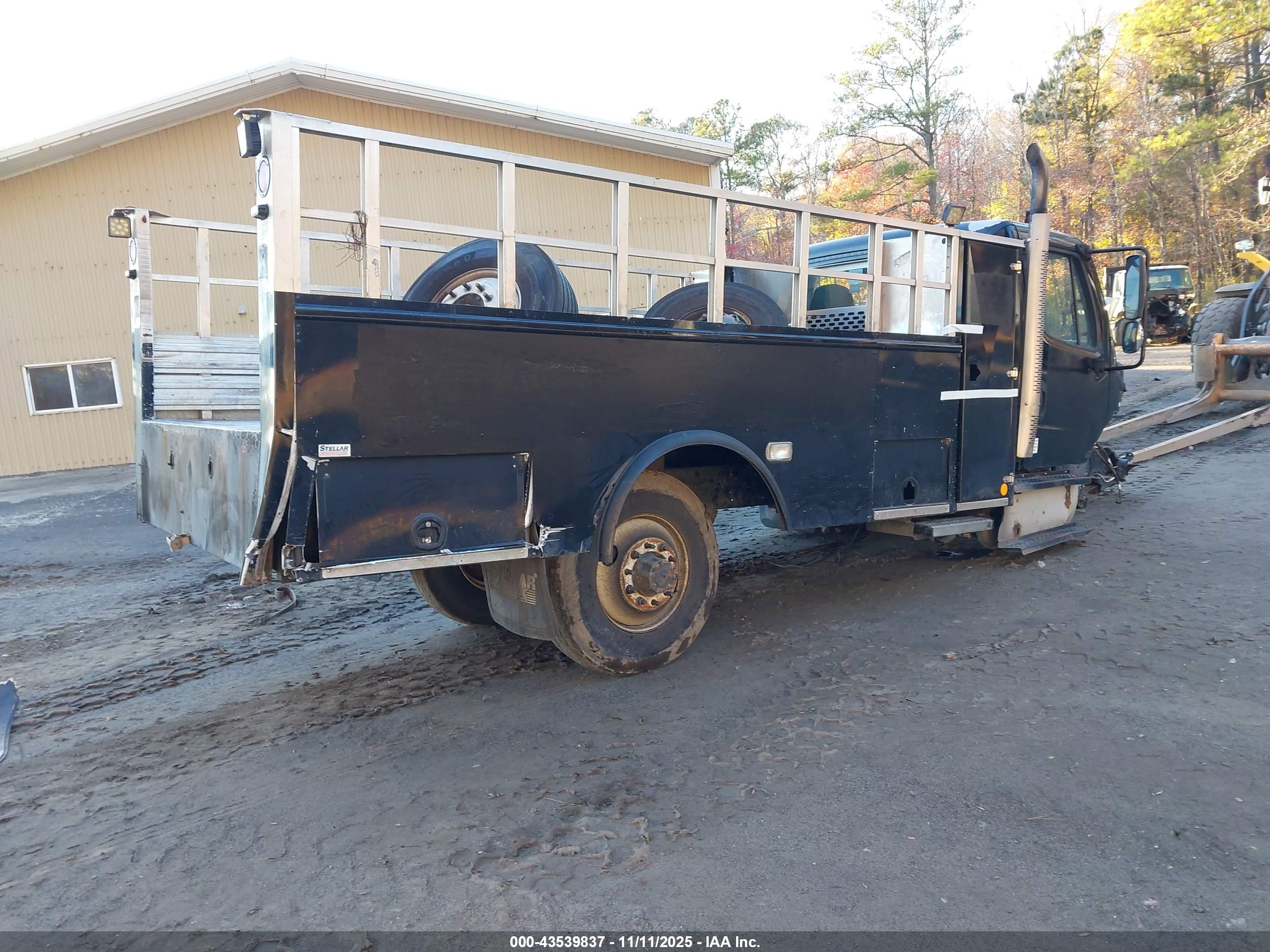 FREIGHTLINER M2 image 4