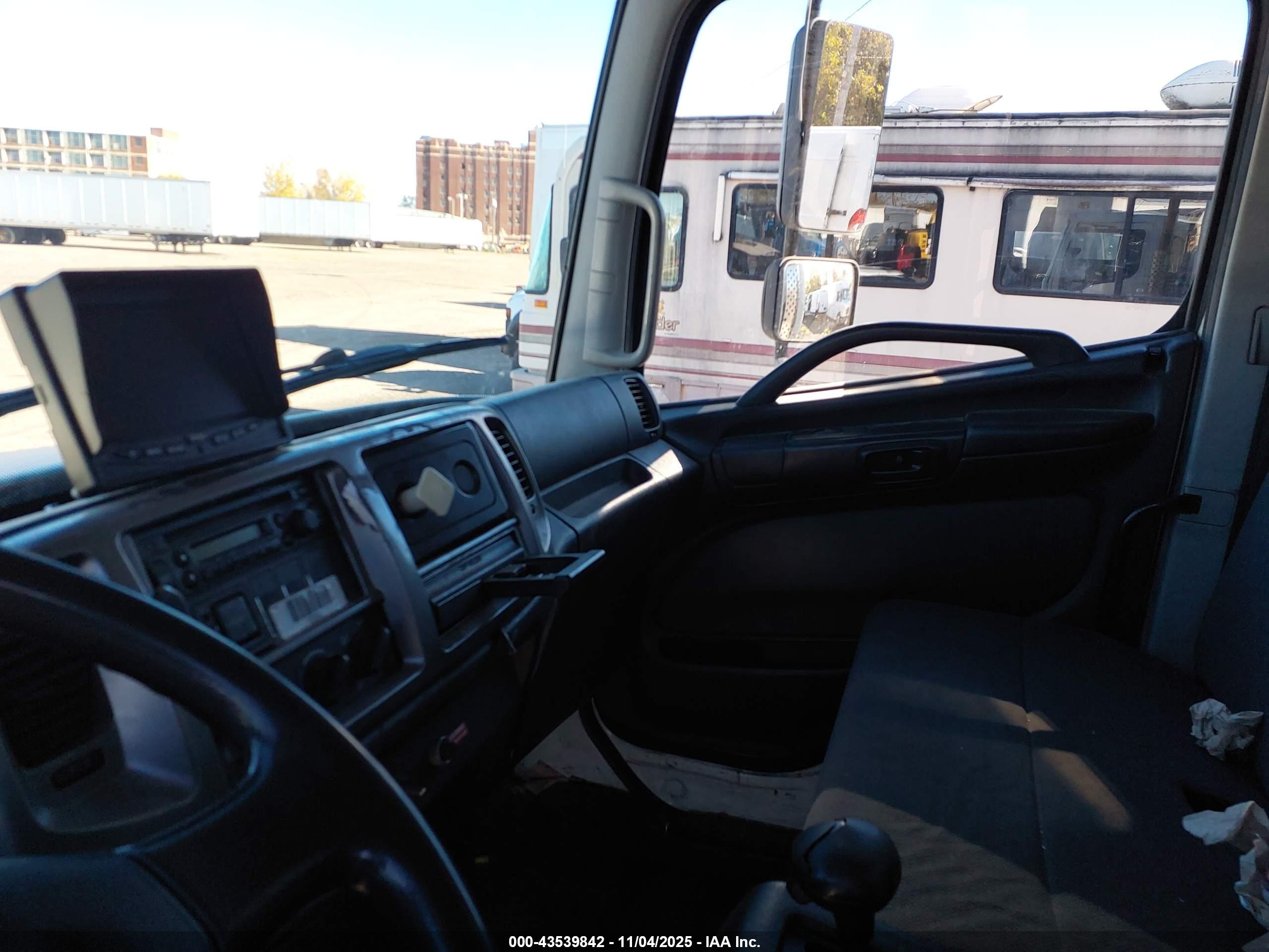 HINO 338 image 8
