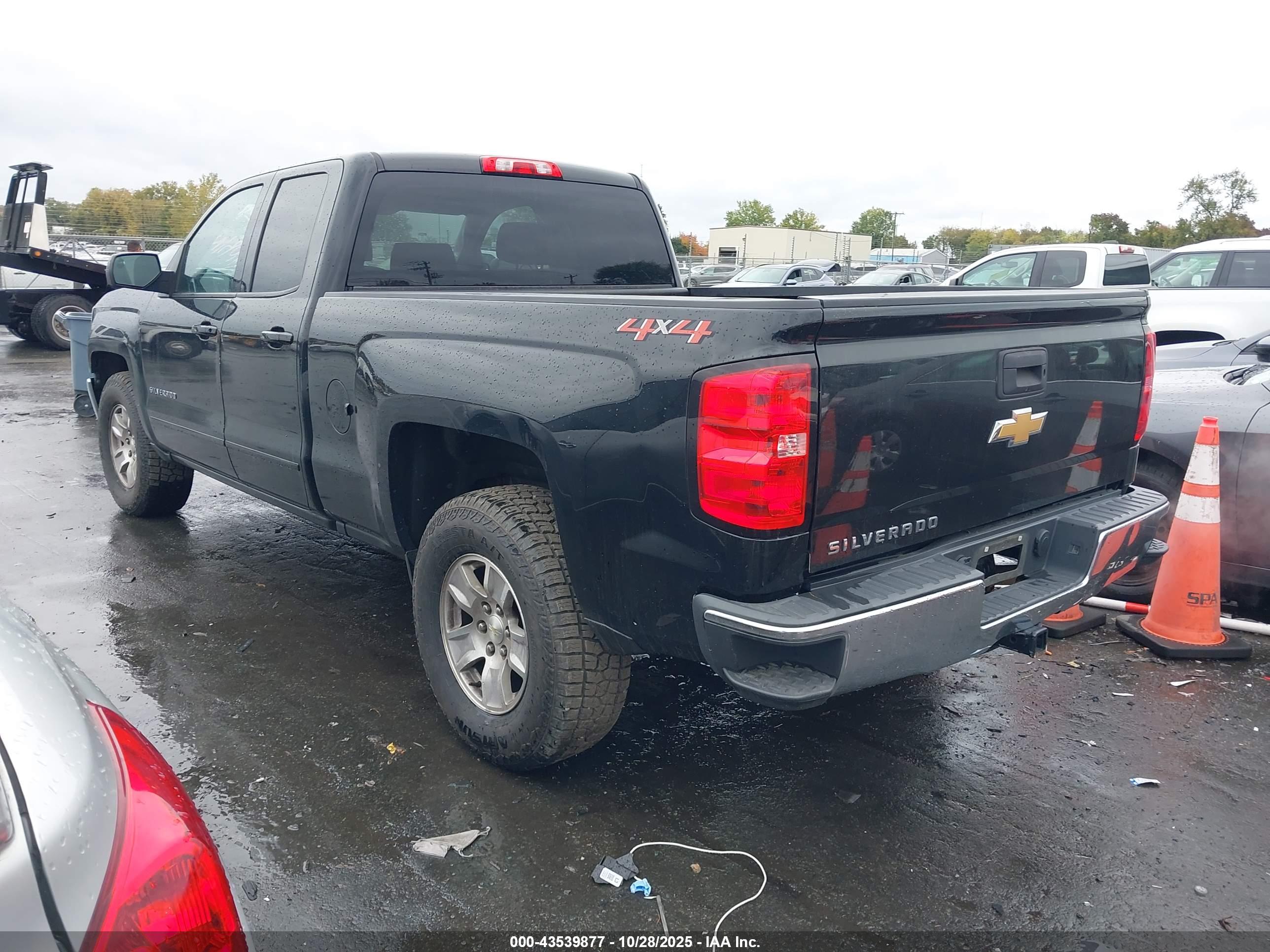 CHEVROLET SILVERADO image 3