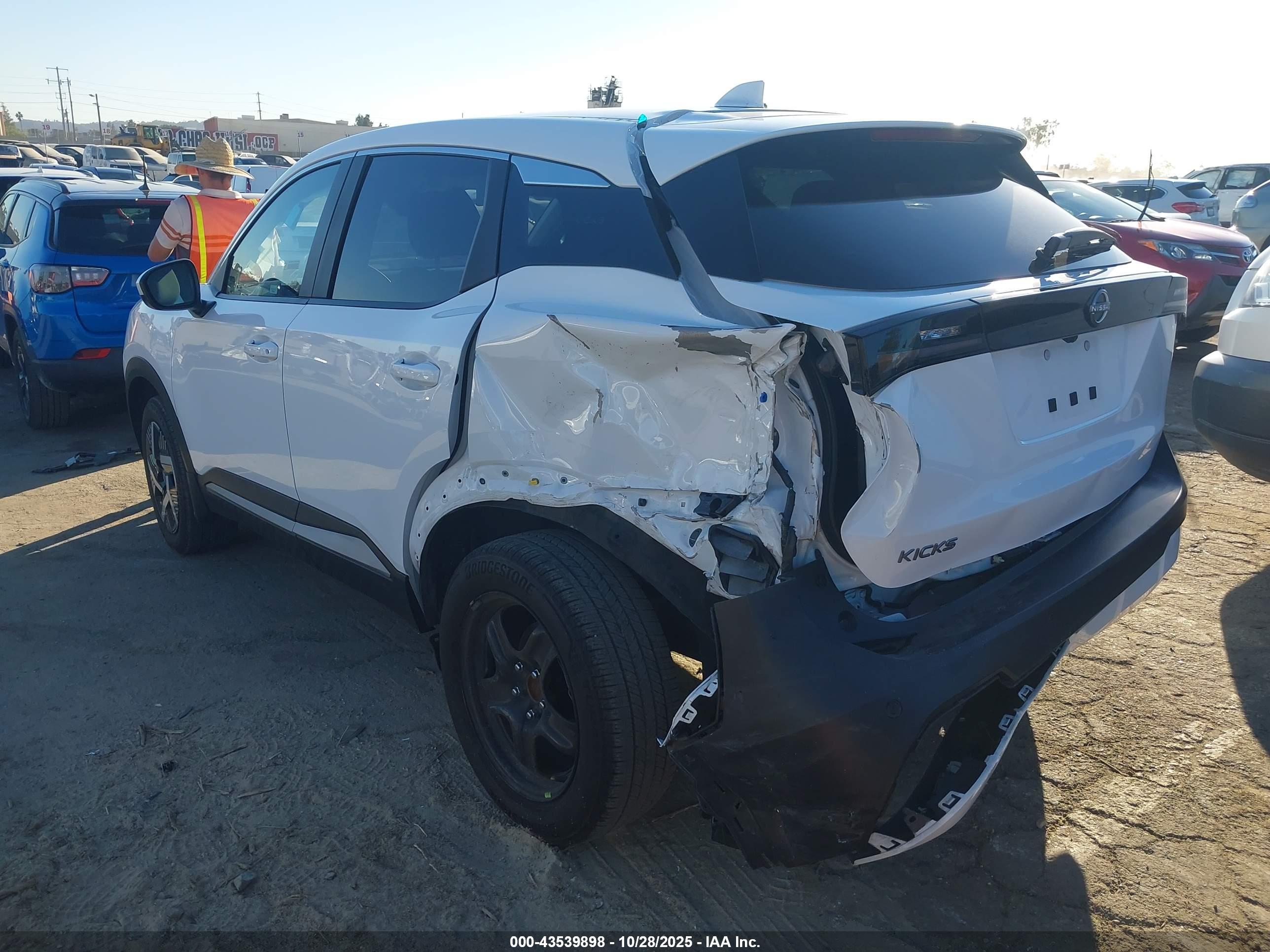 NISSAN KICKS image 3