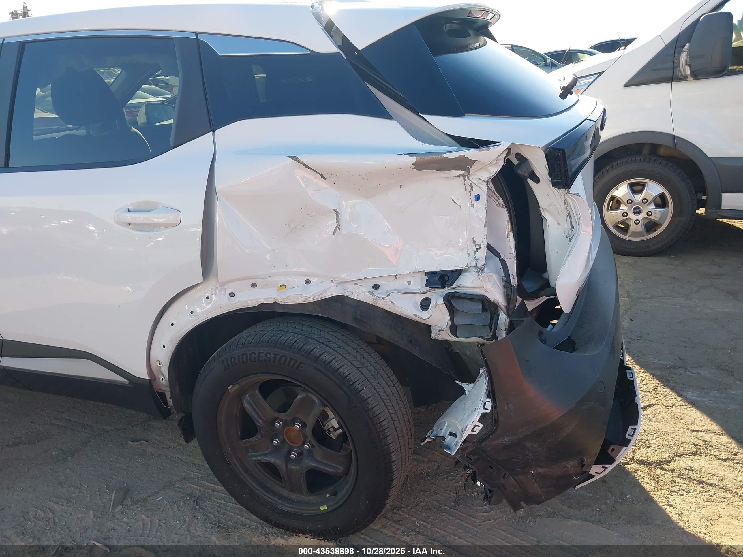 NISSAN KICKS image 6