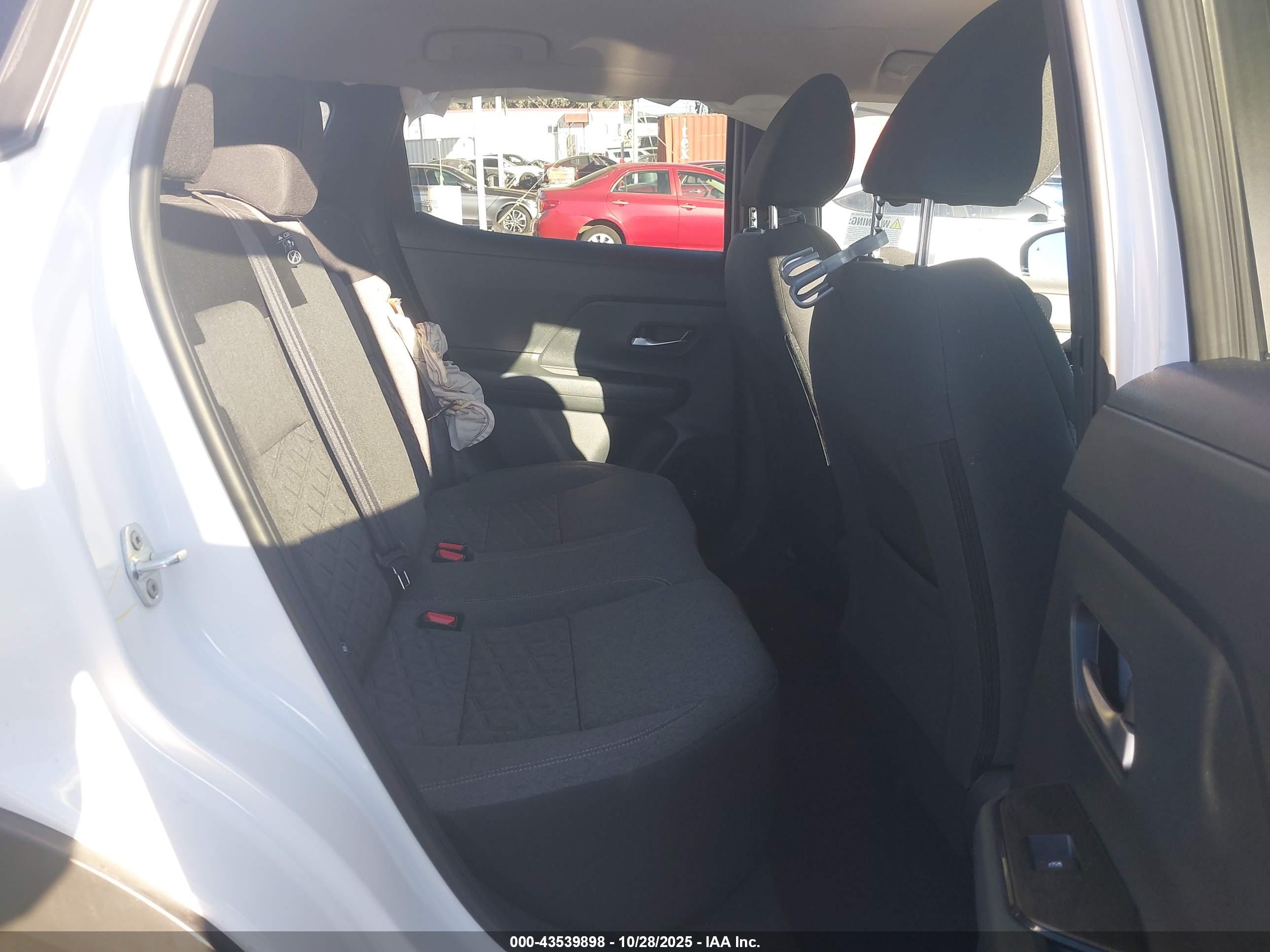 NISSAN KICKS image 8