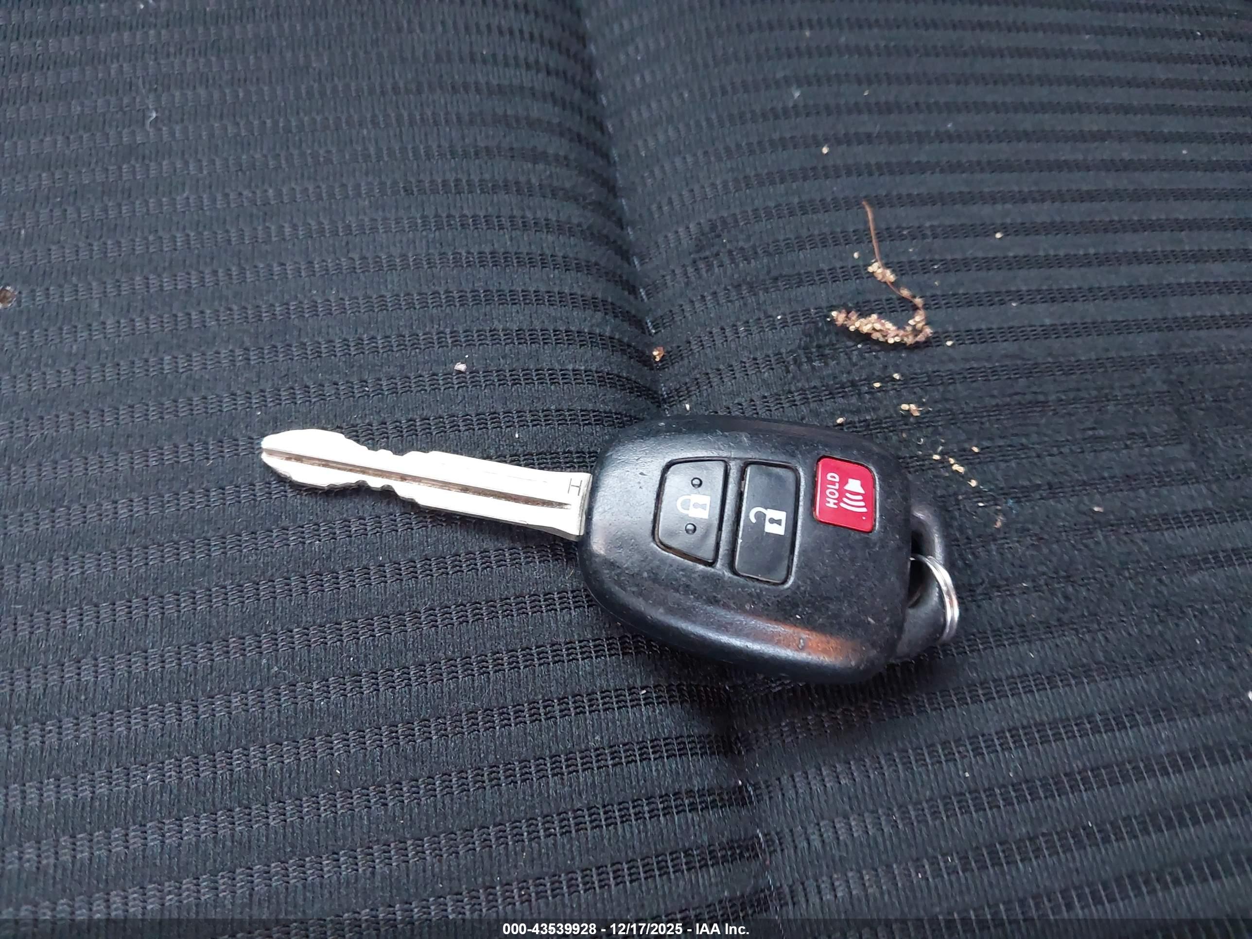 TOYOTA RAV4 image 11