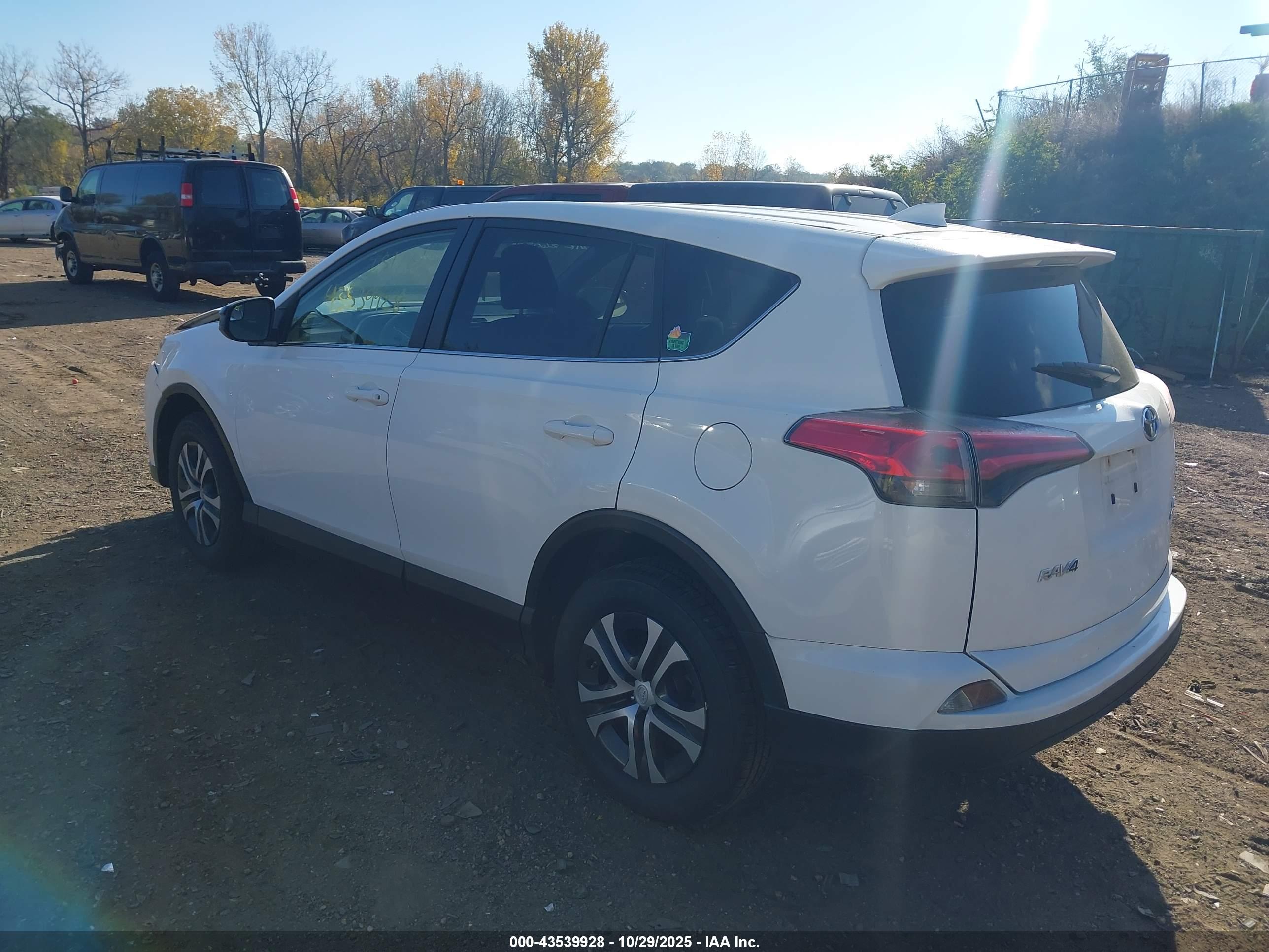 TOYOTA RAV4 image 3