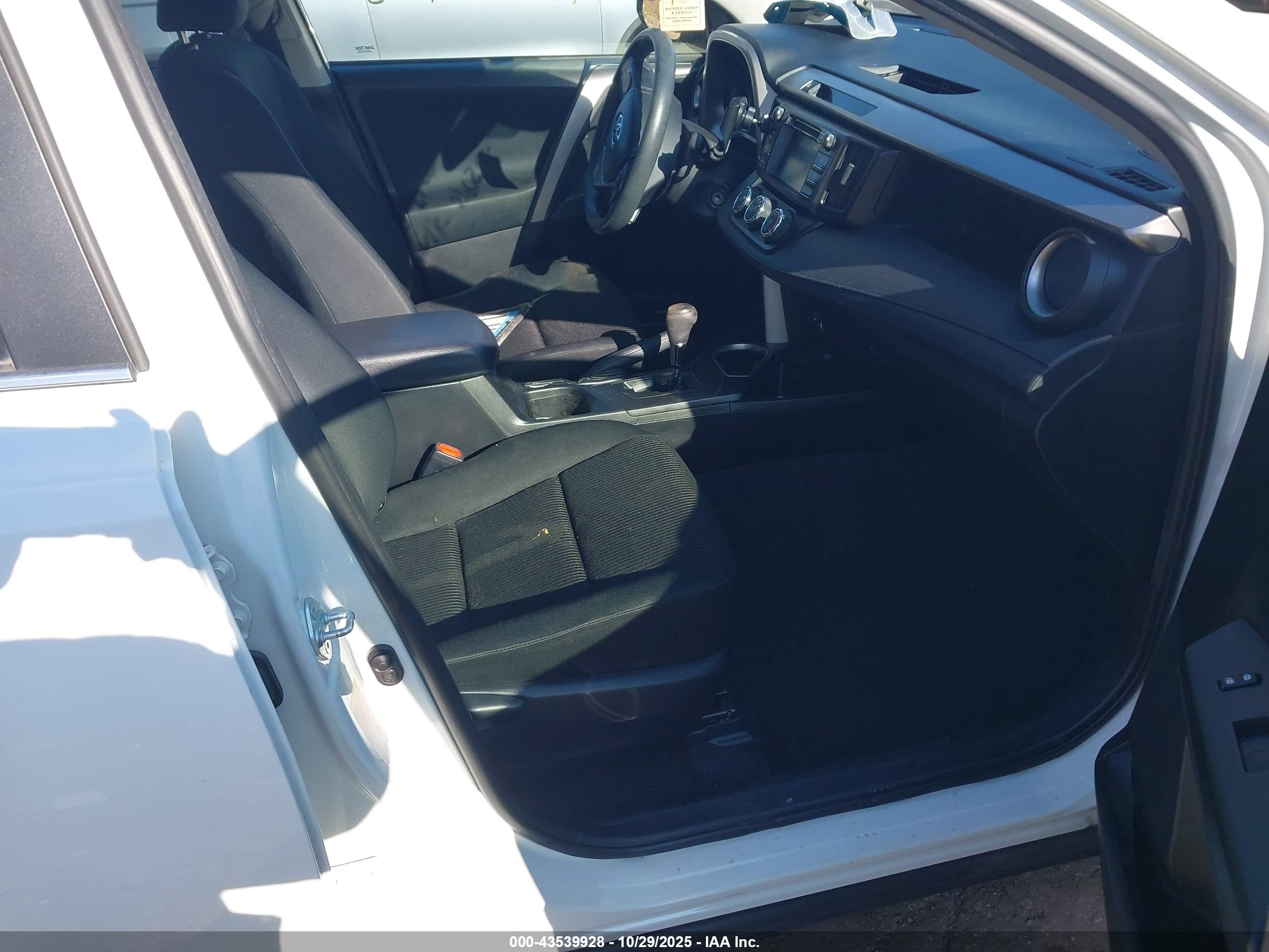 TOYOTA RAV4 image 5