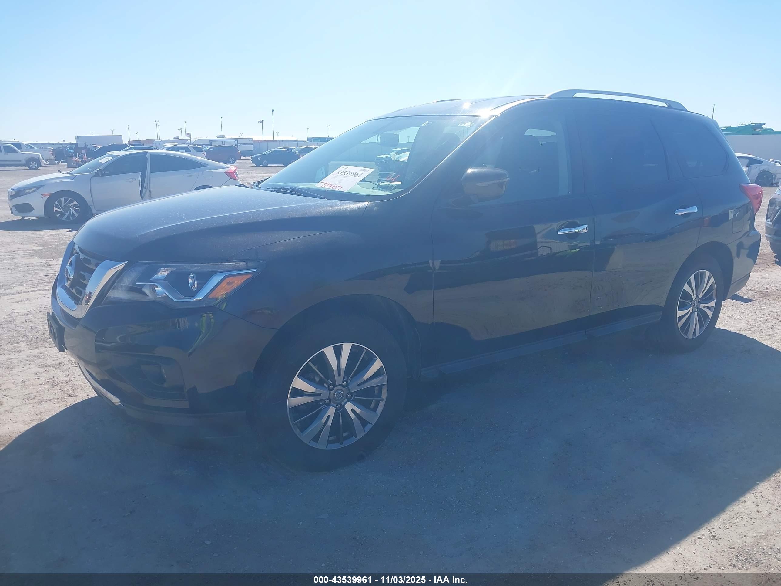 NISSAN PATHFINDER image 2