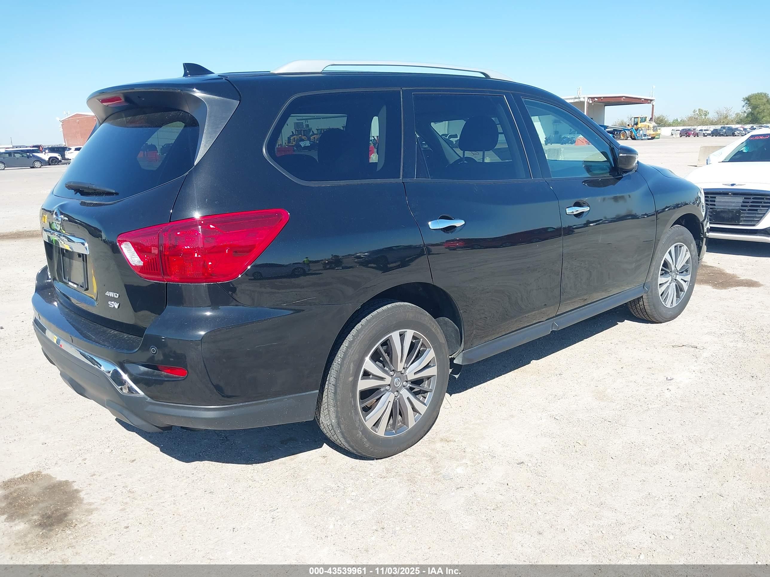 NISSAN PATHFINDER image 4