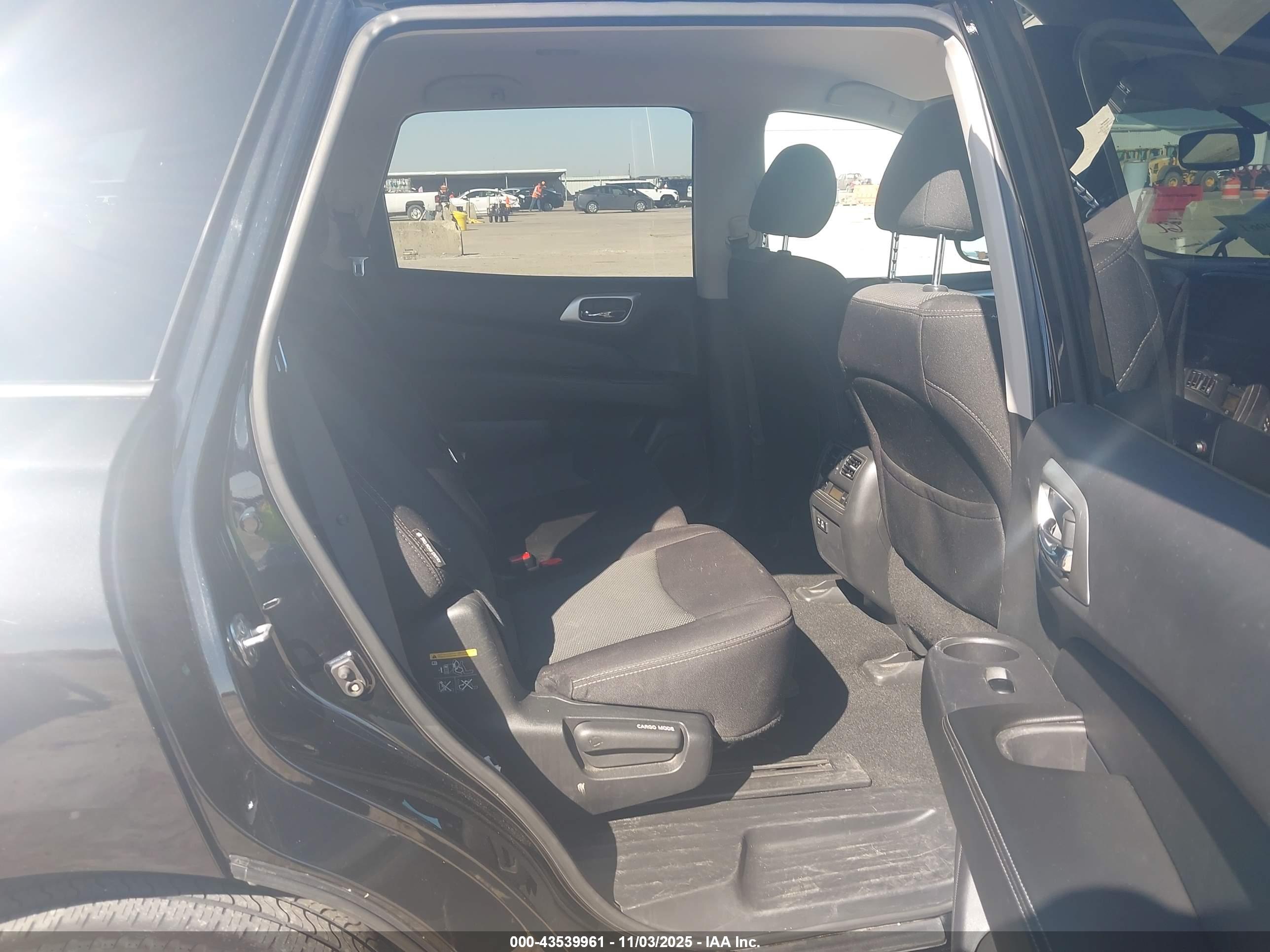 NISSAN PATHFINDER image 8