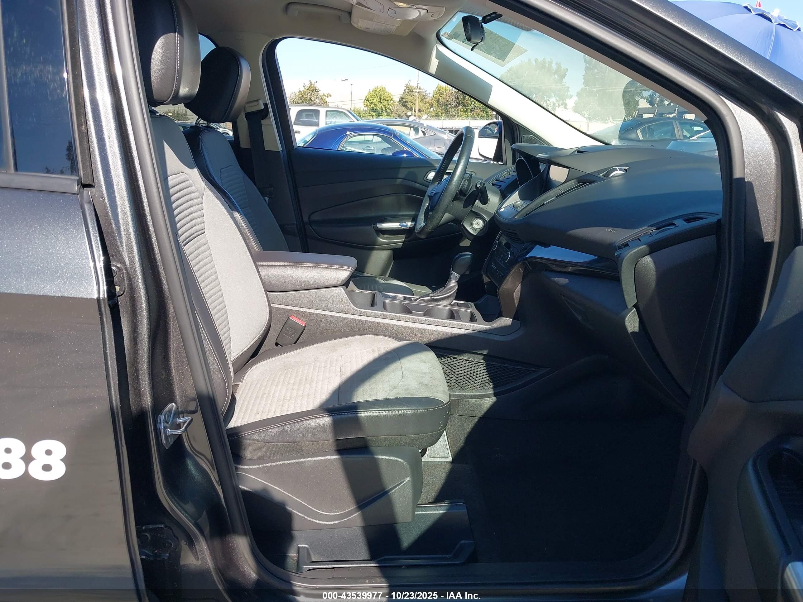 FORD ESCAPE image 5