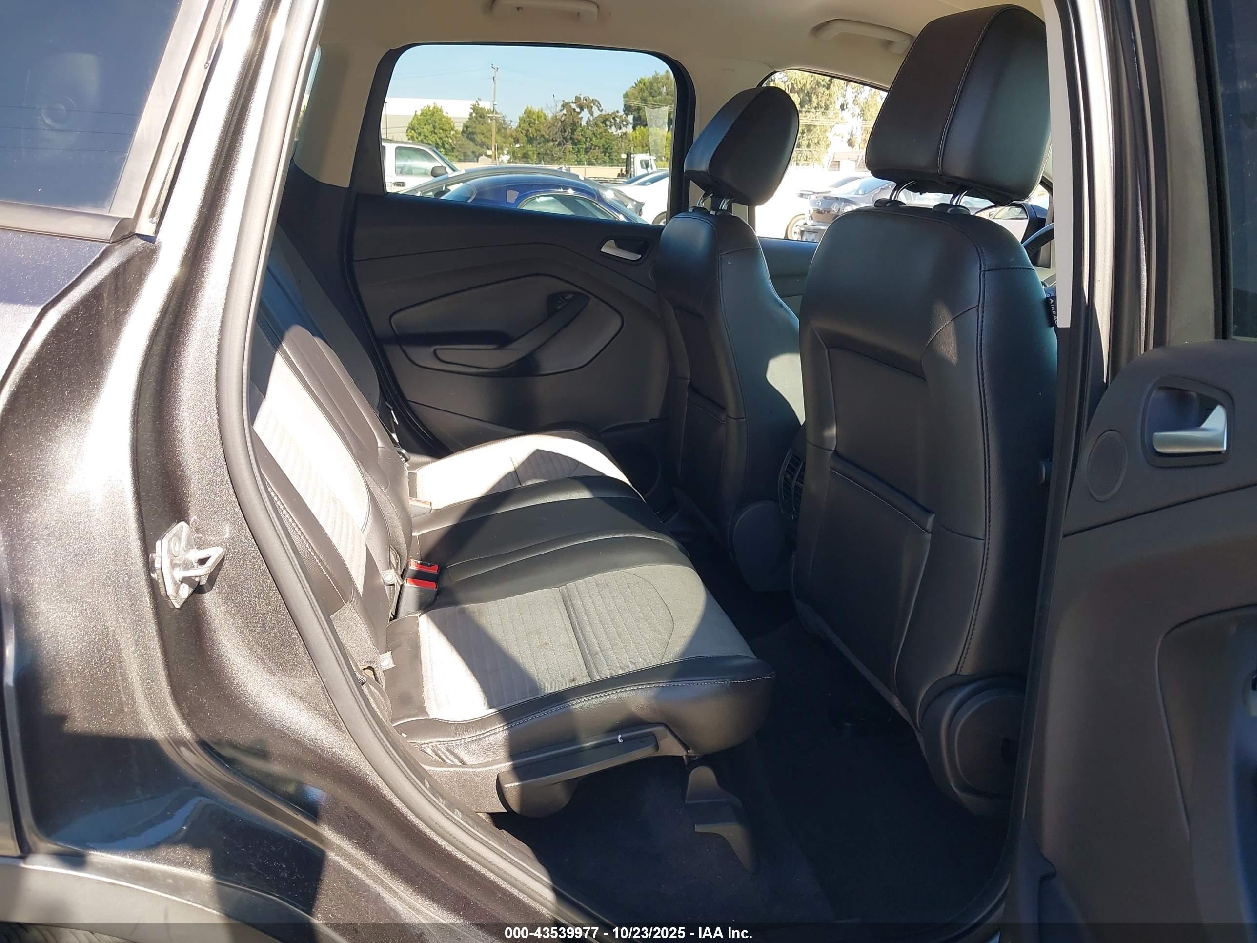 FORD ESCAPE image 8