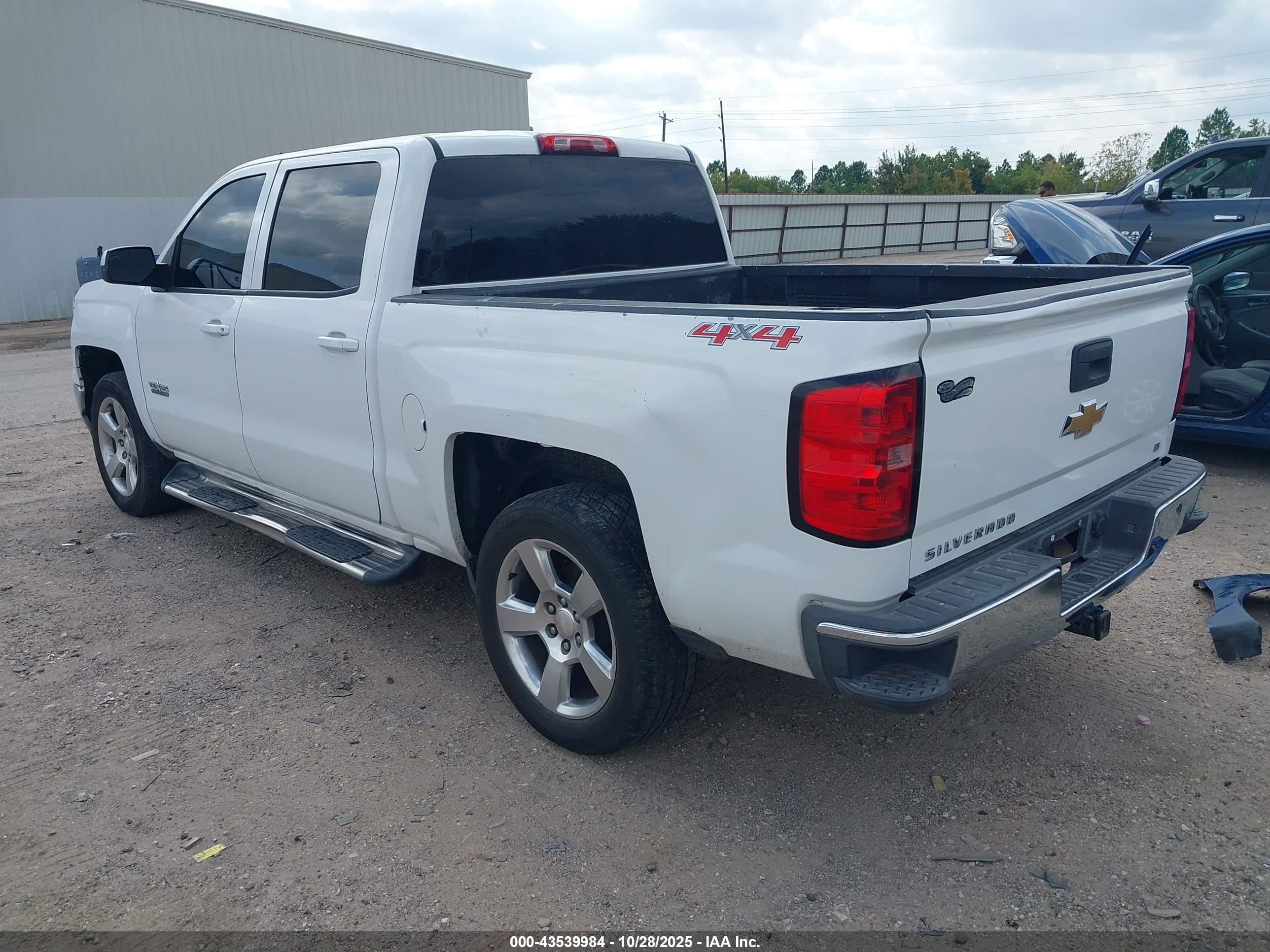 CHEVROLET SILVERADO image 3