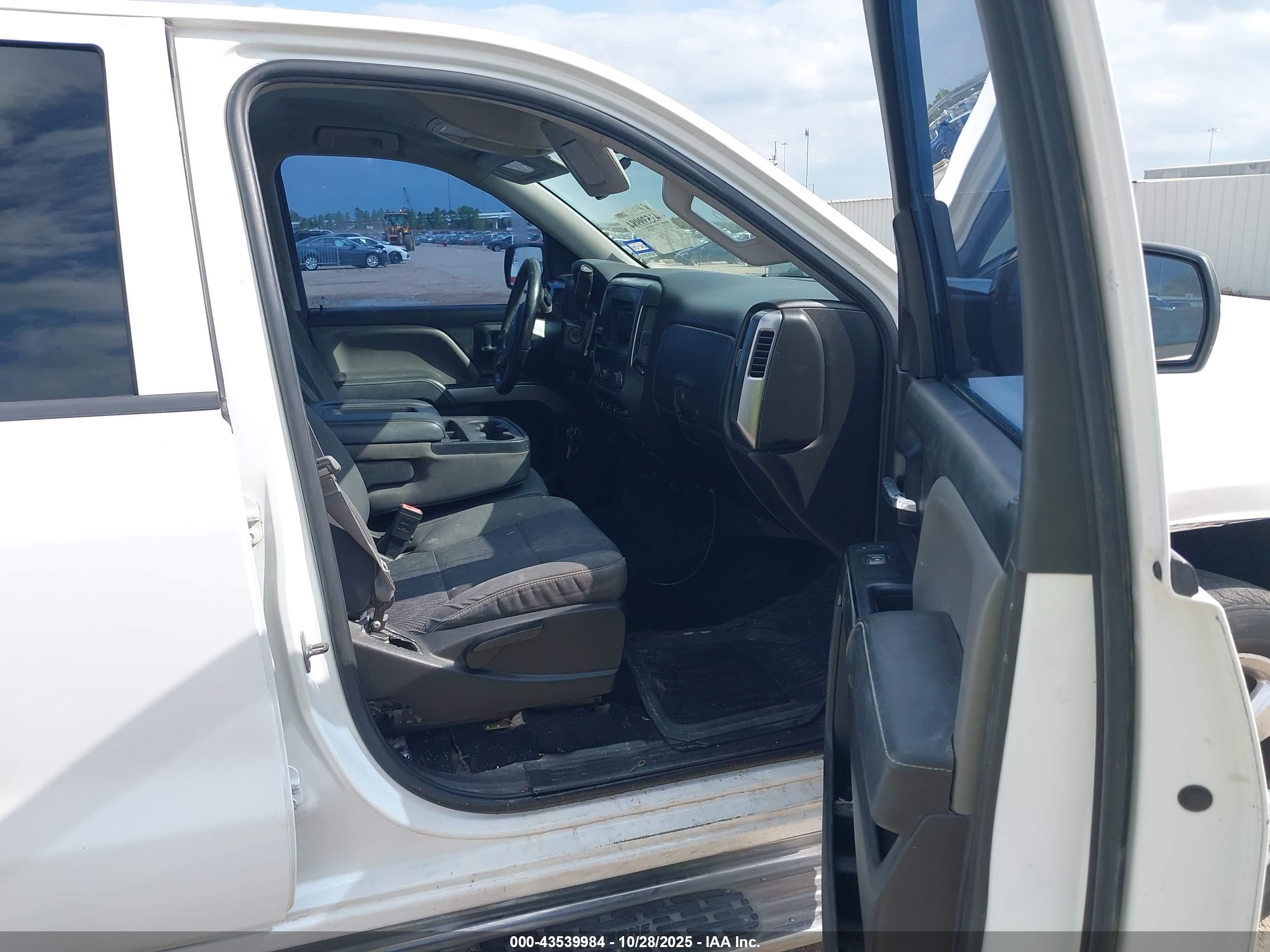 CHEVROLET SILVERADO image 5