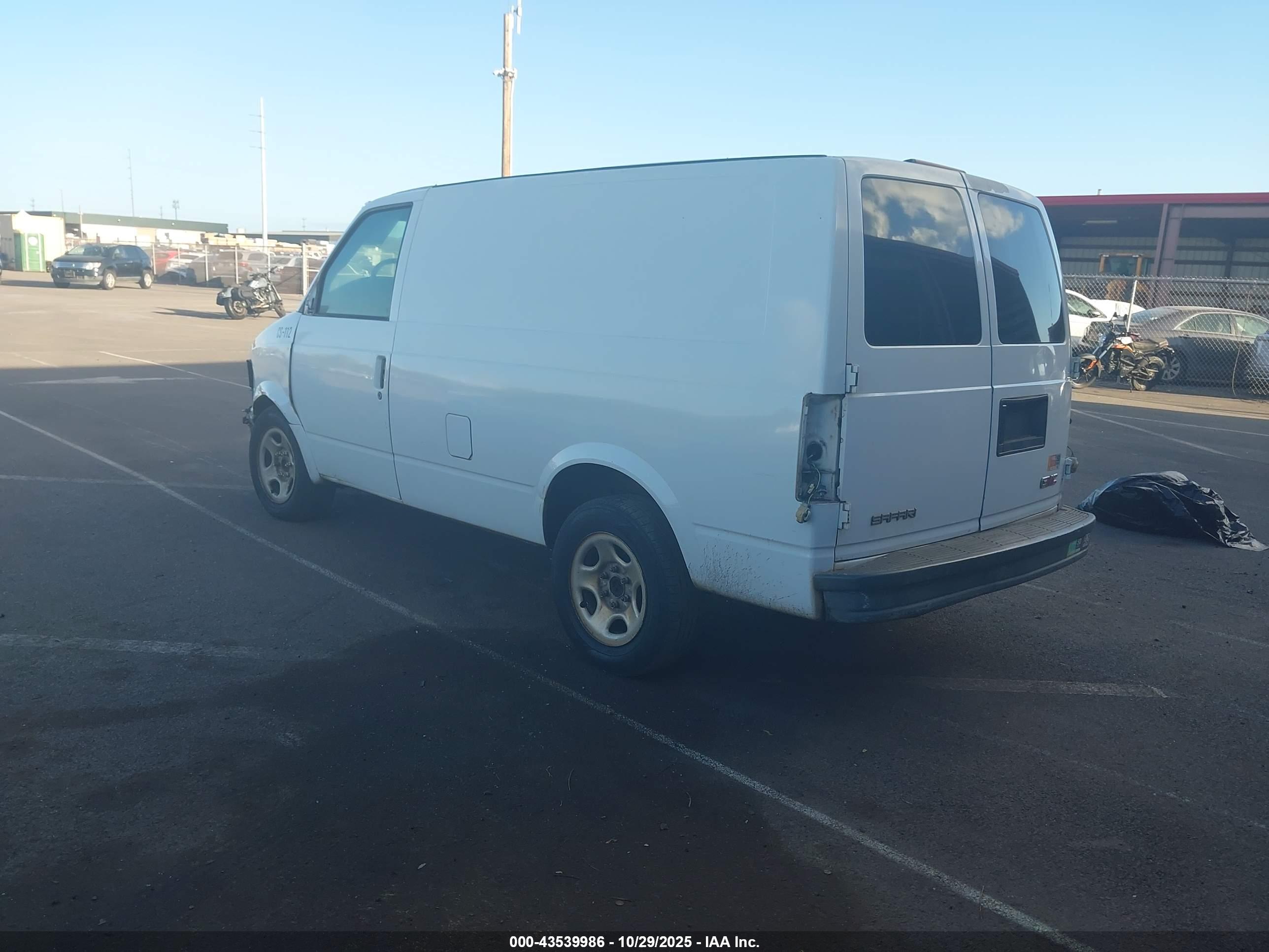 GMC SAFARI image 3