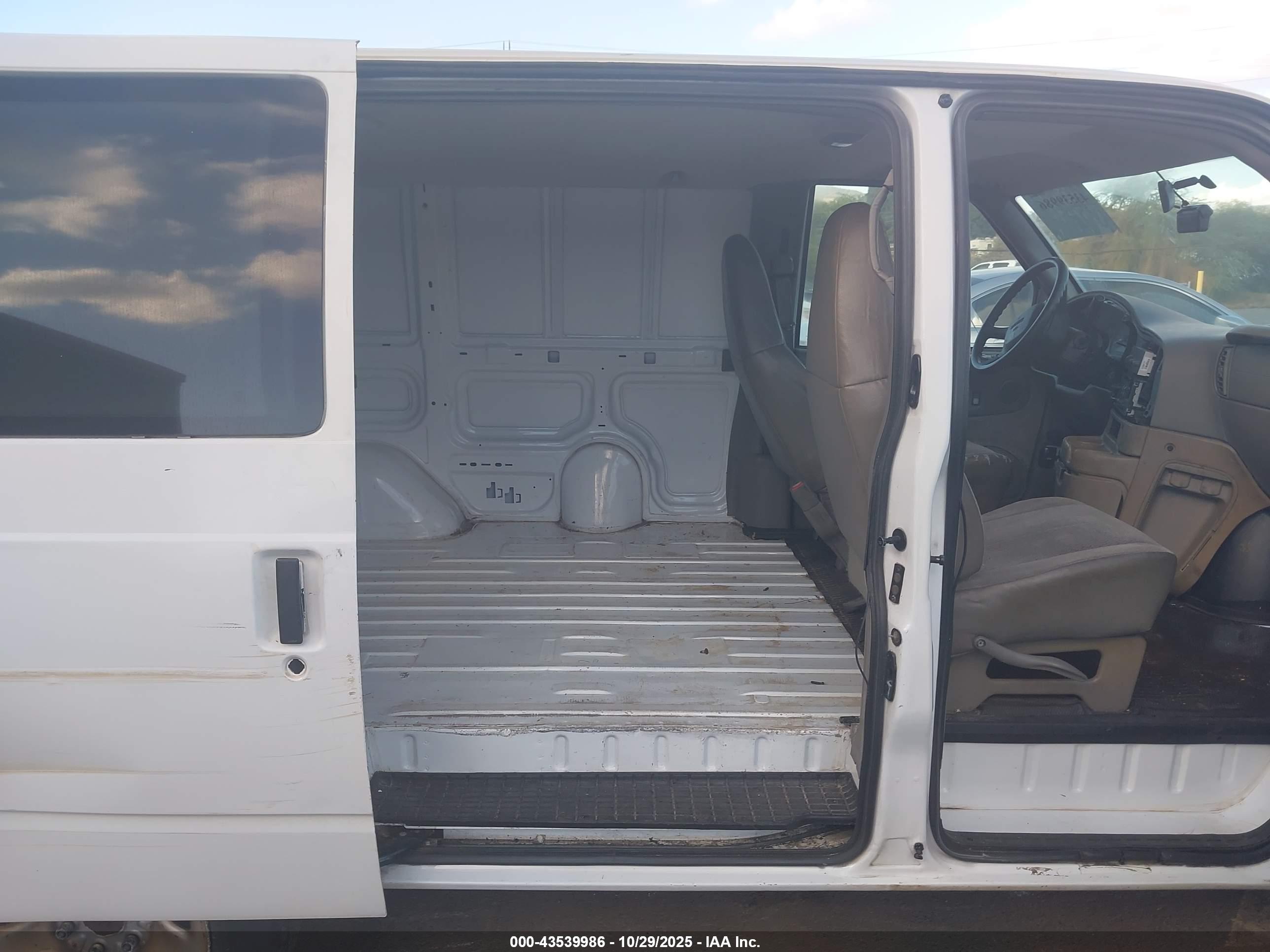 GMC SAFARI image 8