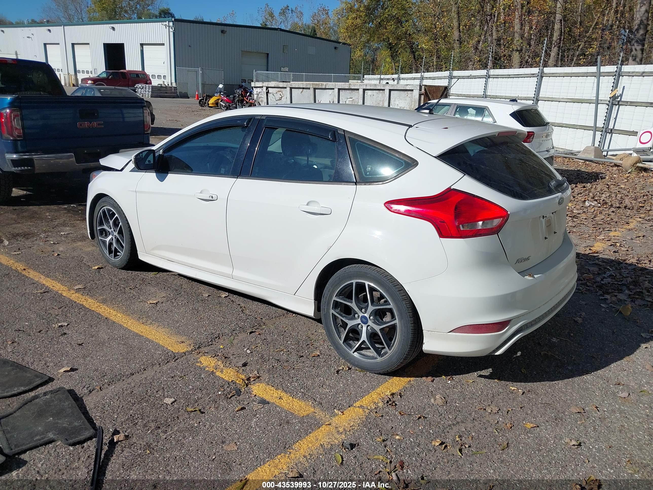 FORD FOCUS image 3