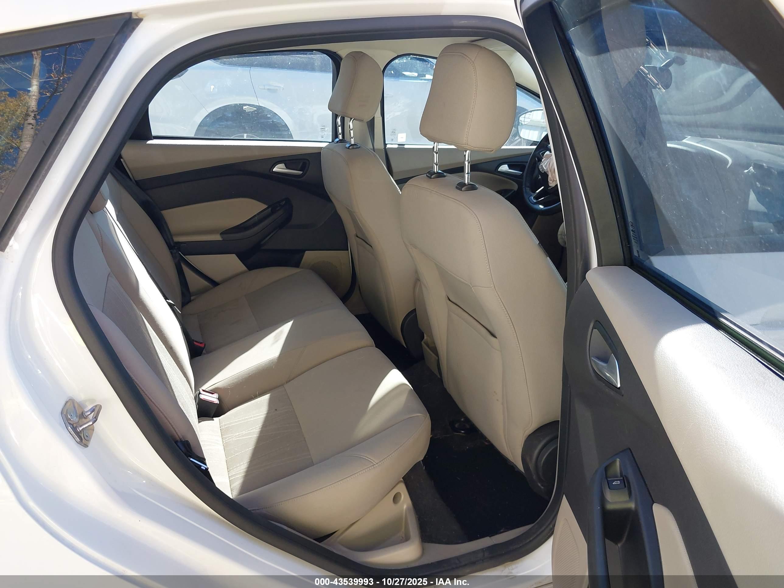 FORD FOCUS image 8