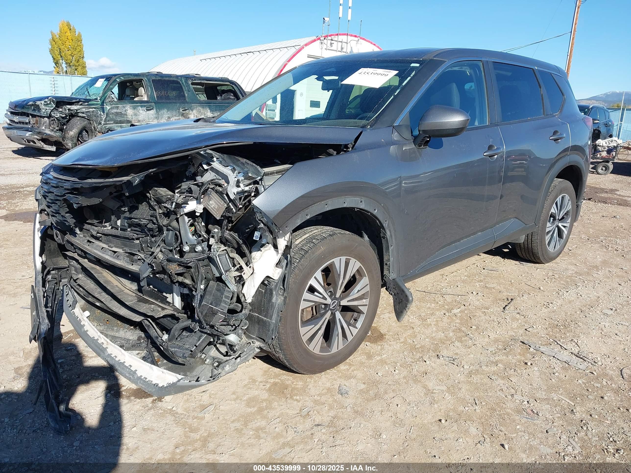 NISSAN ROGUE image 2