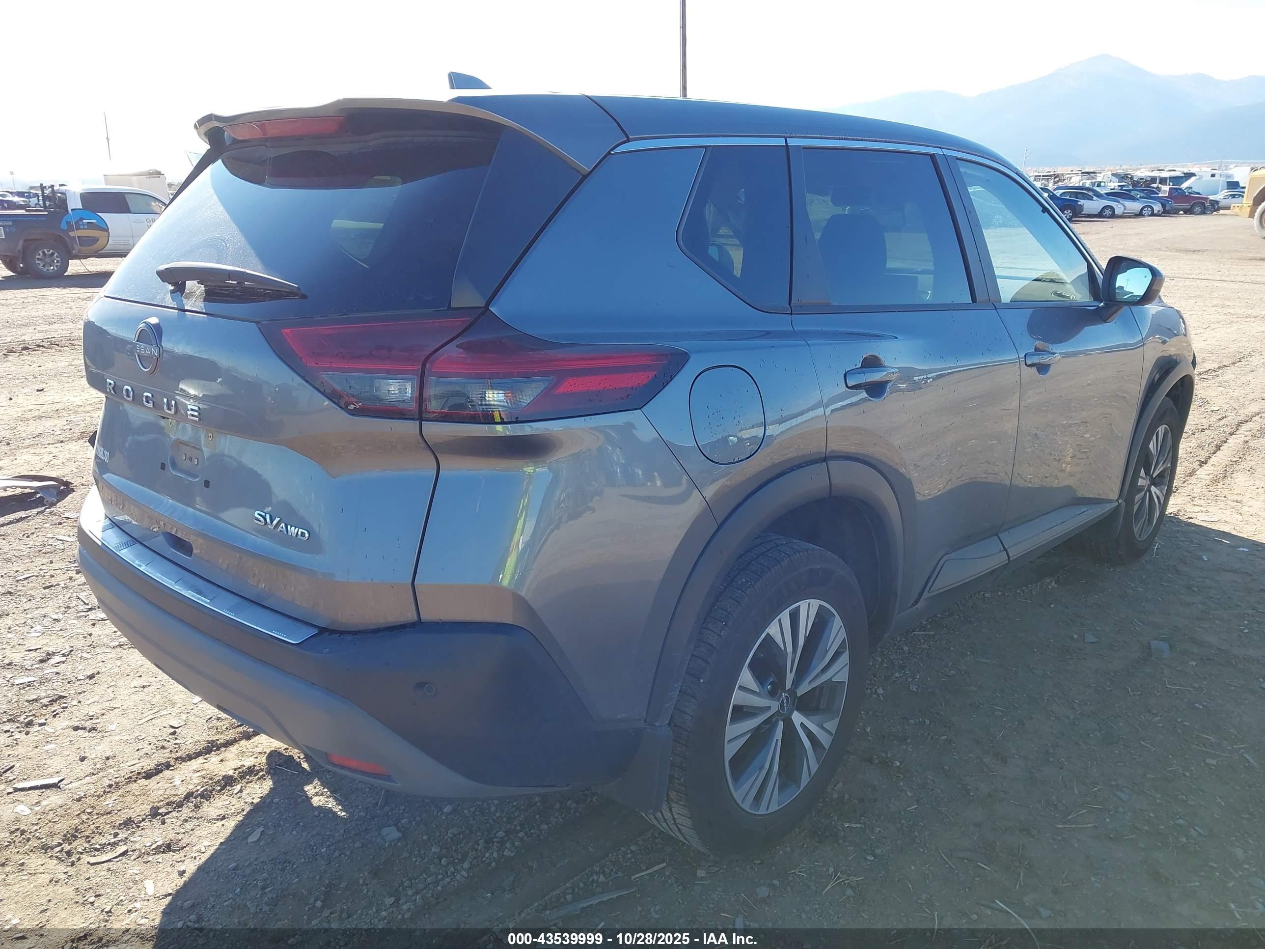 NISSAN ROGUE image 4