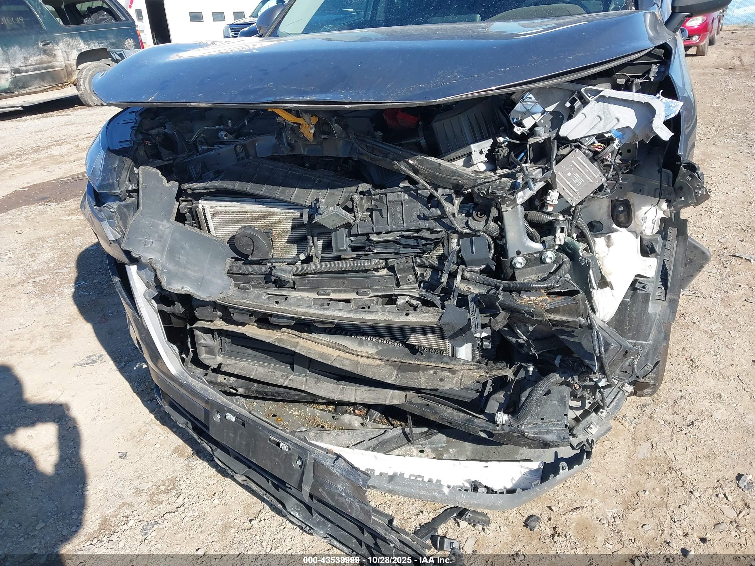 NISSAN ROGUE image 6