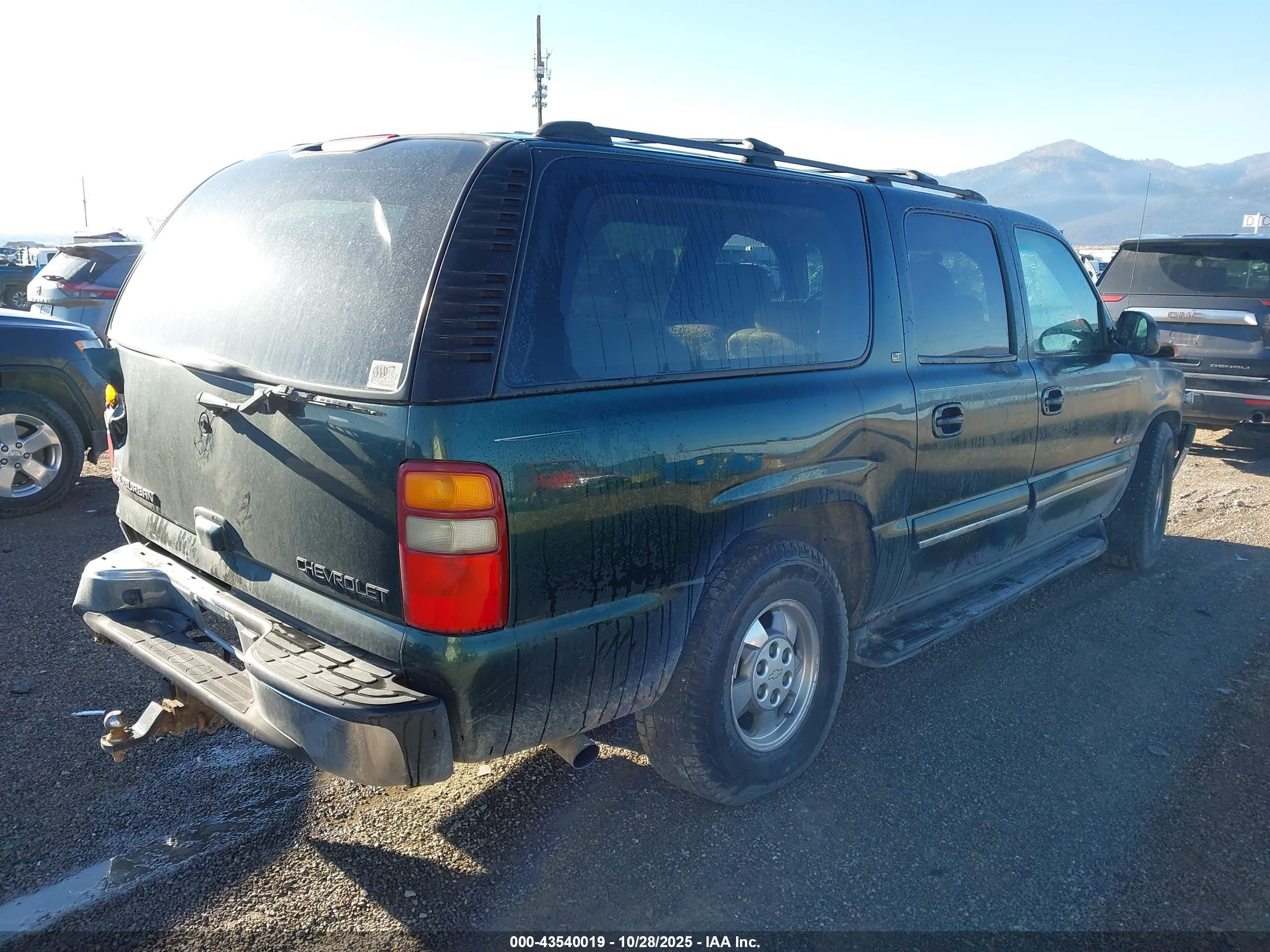 CHEVROLET SUBURBAN image 4