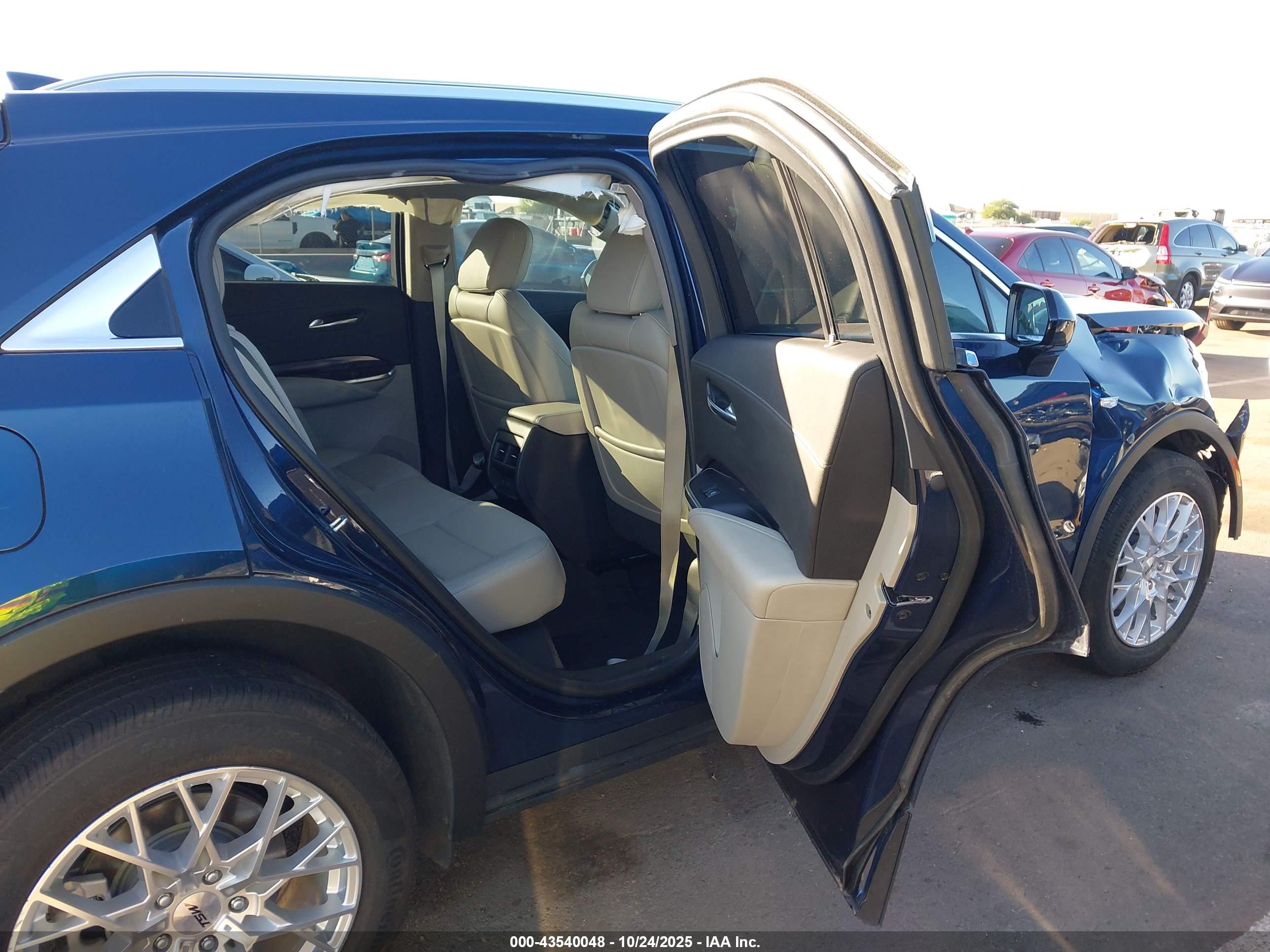 CADILLAC XT4 image 8
