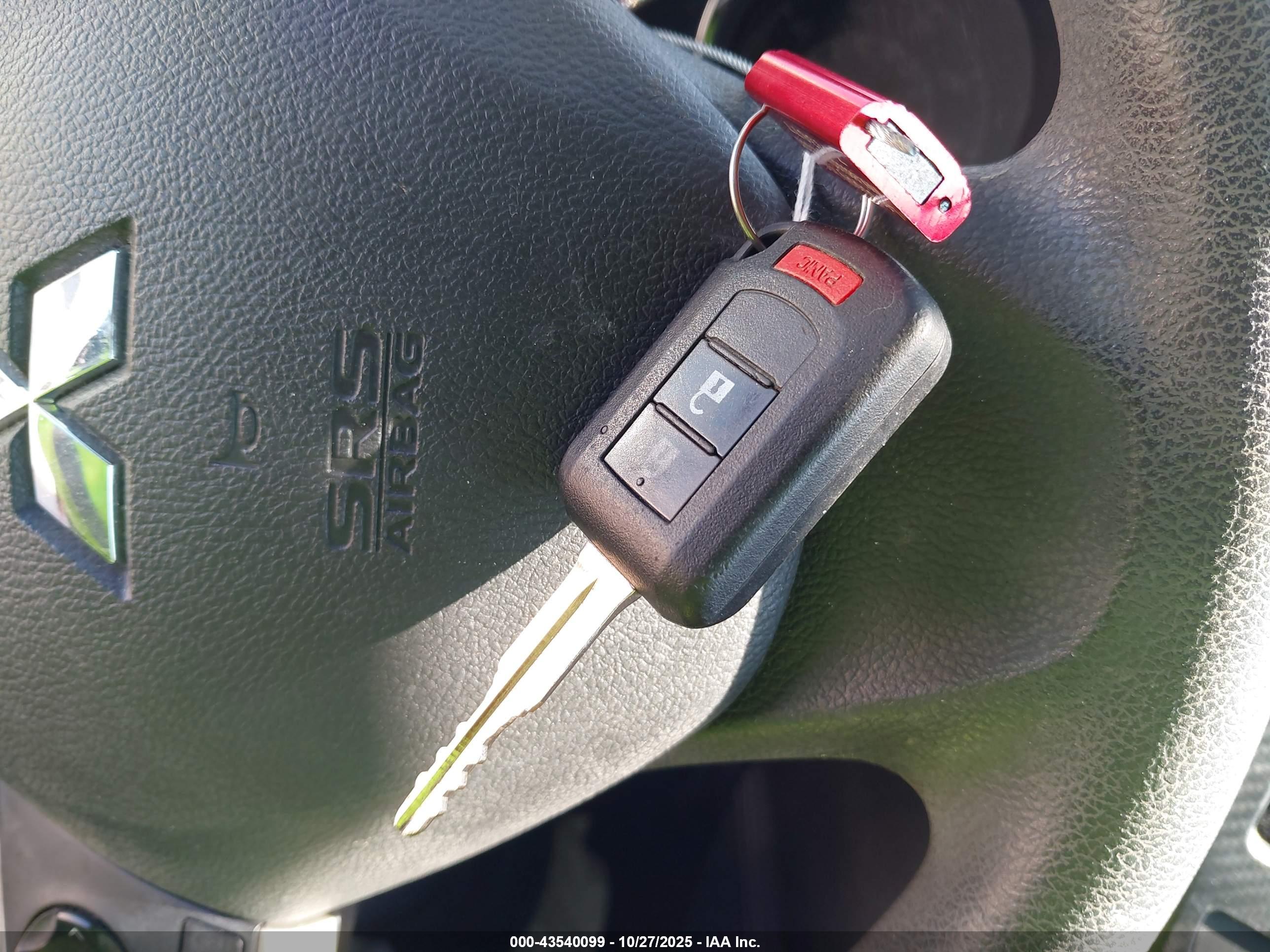 MITSUBISHI OUTLANDER image 11