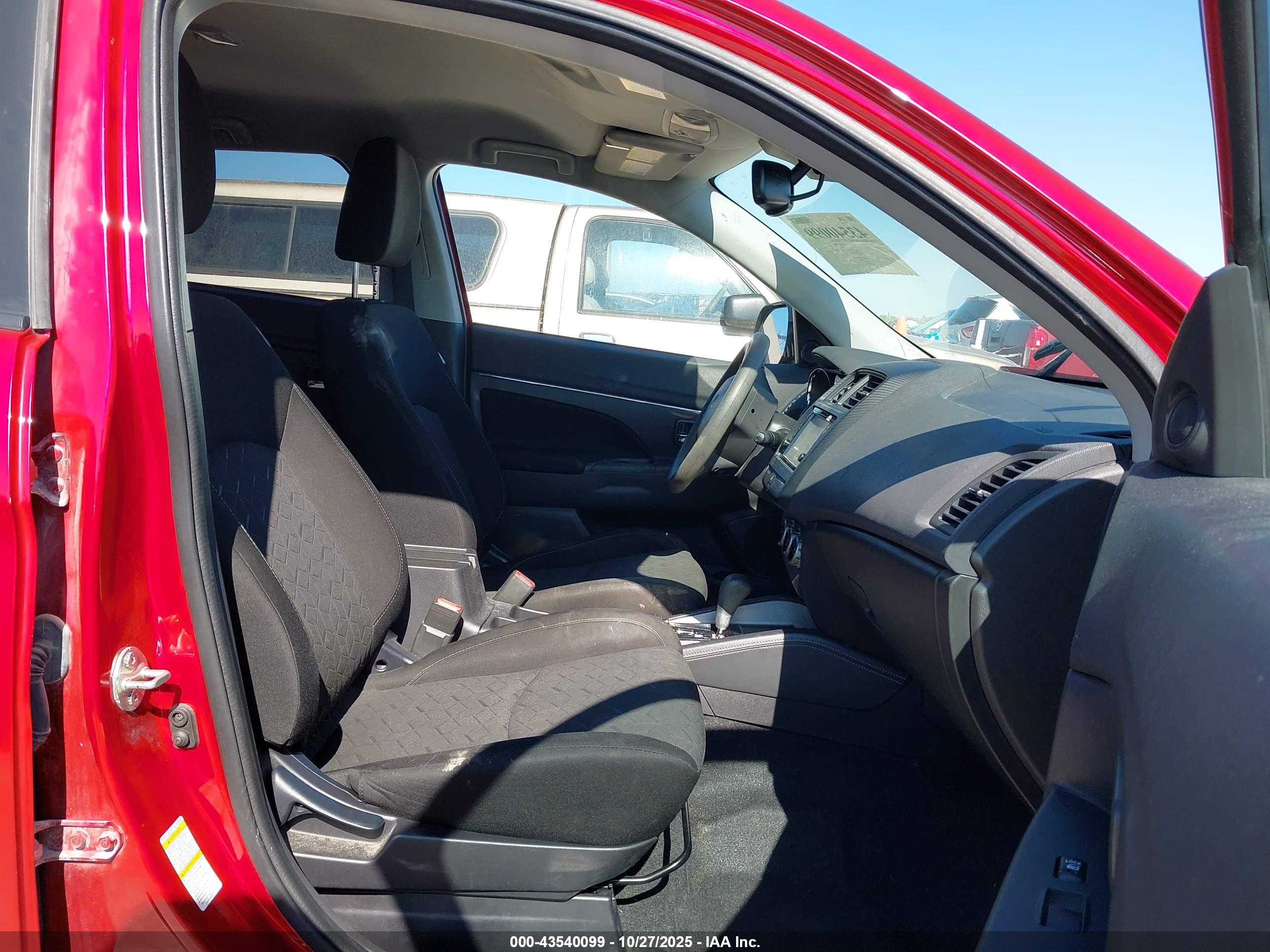 MITSUBISHI OUTLANDER image 5