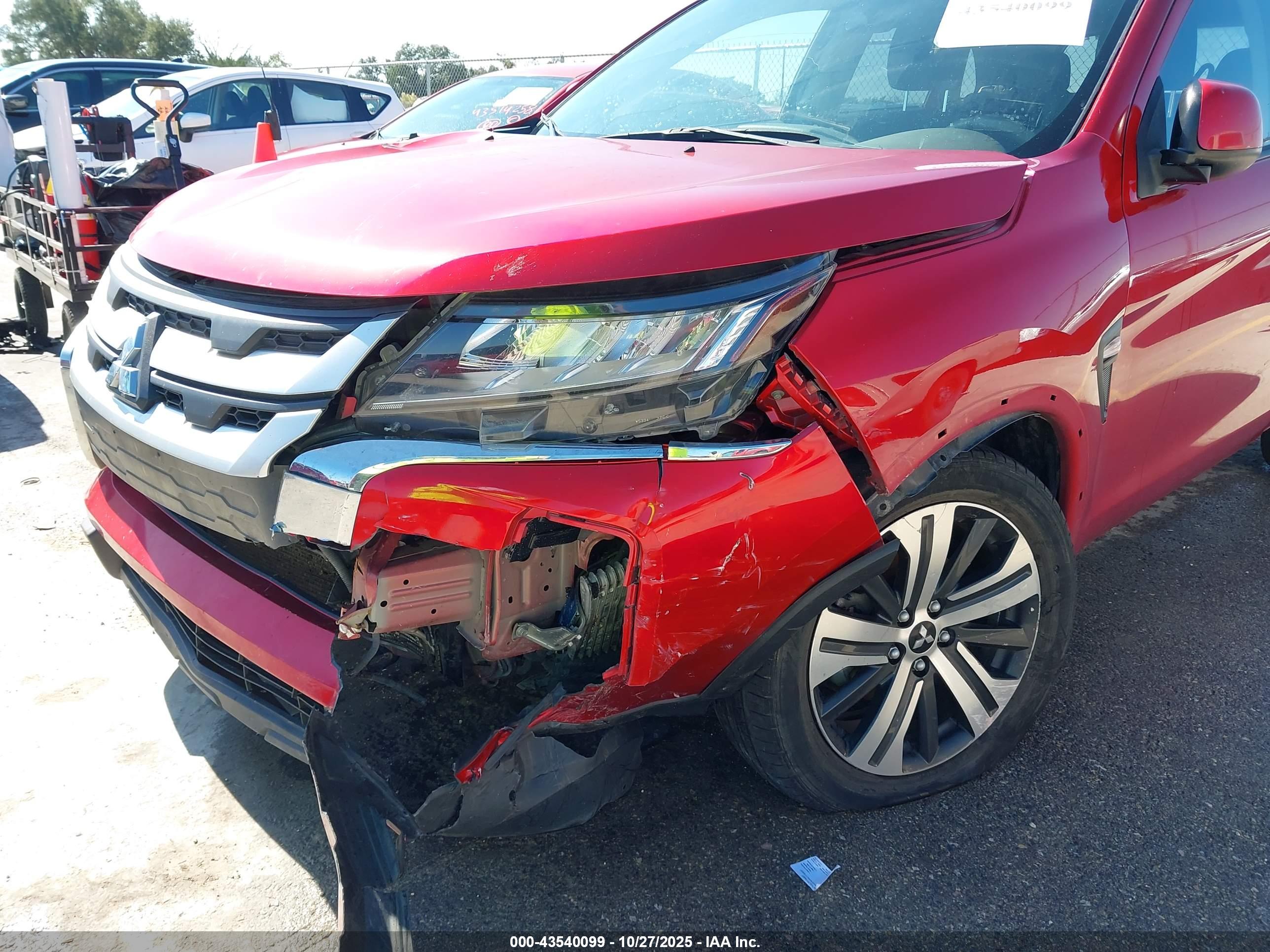 MITSUBISHI OUTLANDER image 6