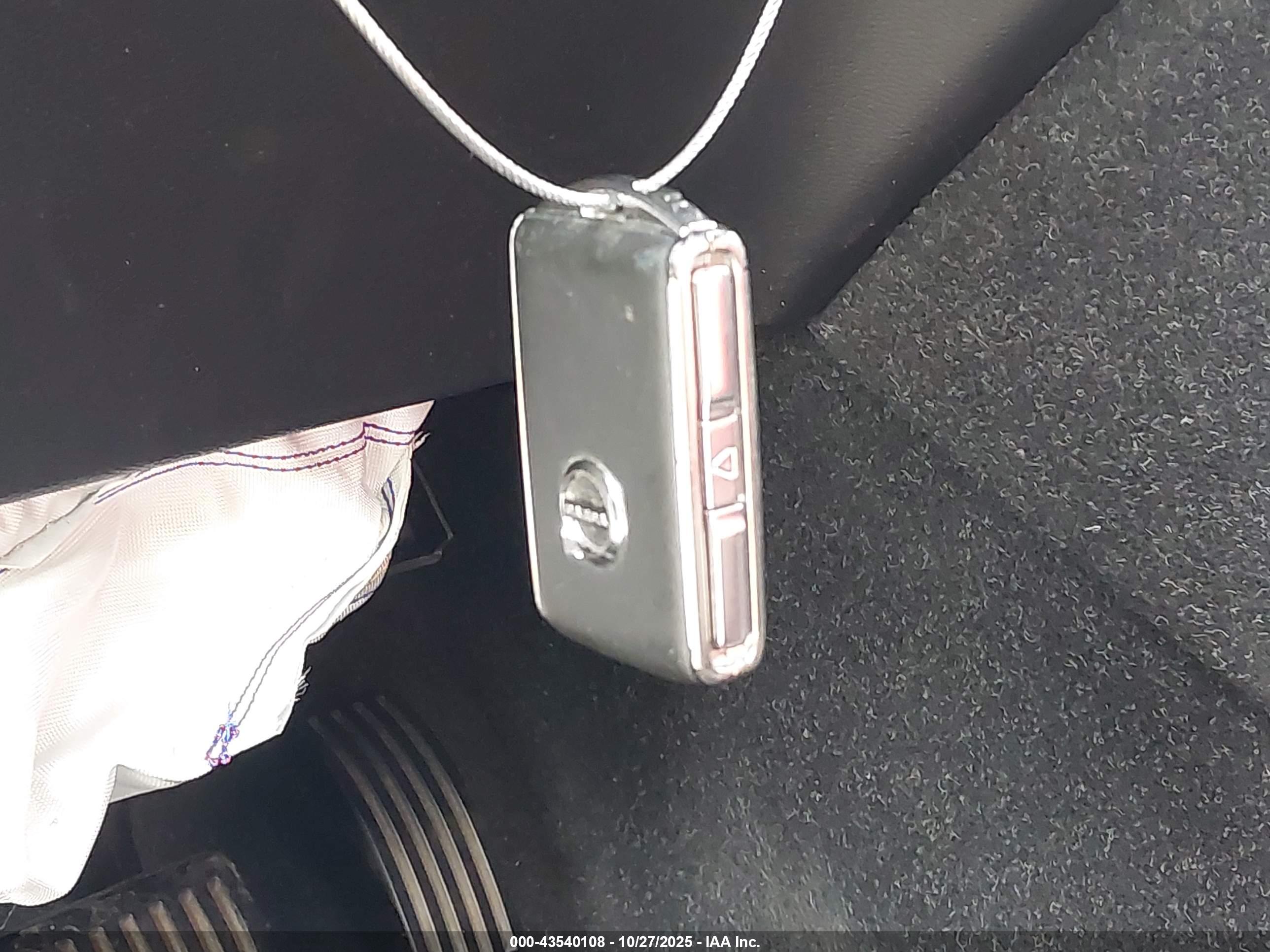 VOLVO XC40 image 11