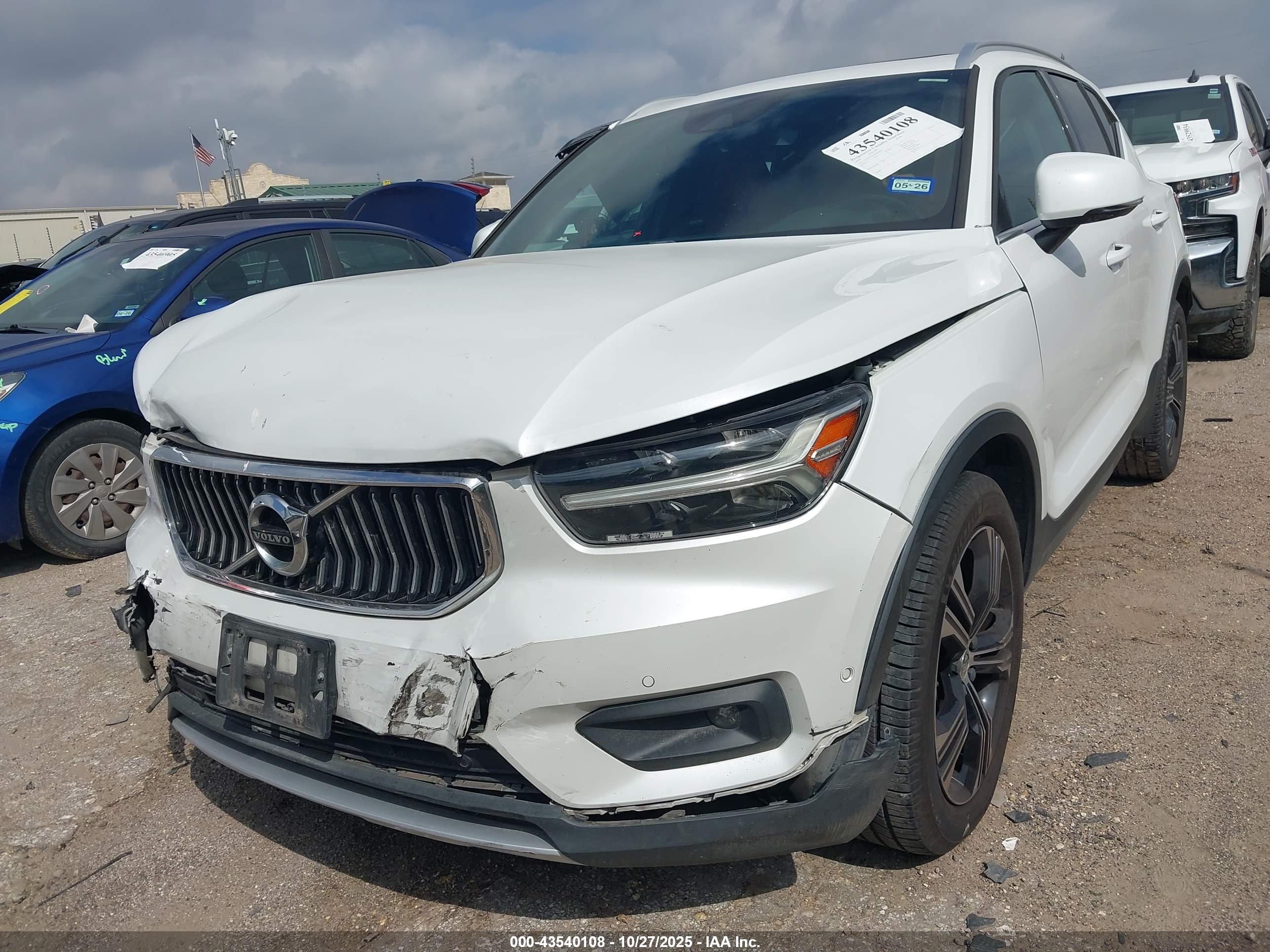 VOLVO XC40 image 6