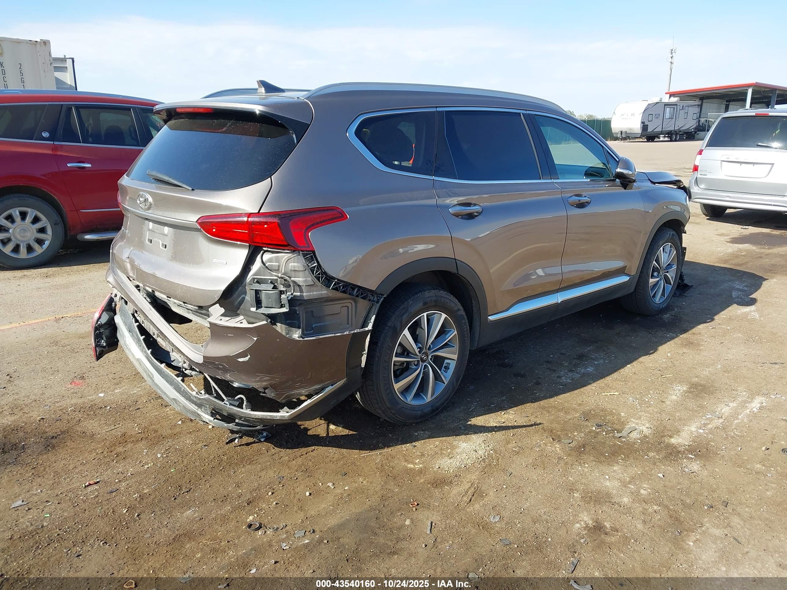 HYUNDAI SANTA image 4