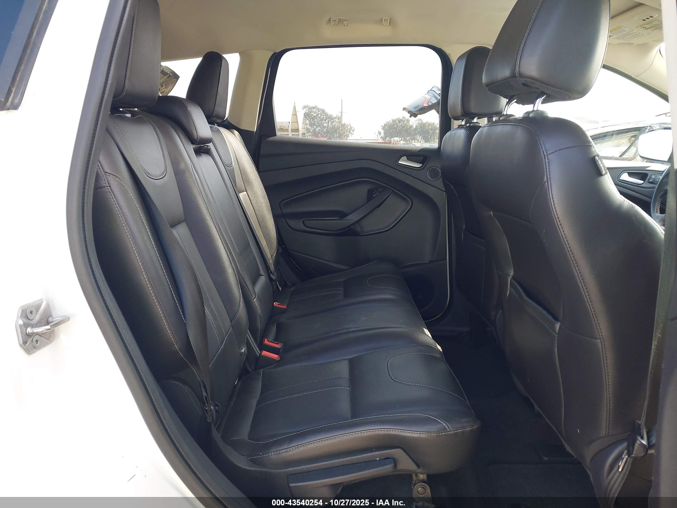FORD ESCAPE image 8