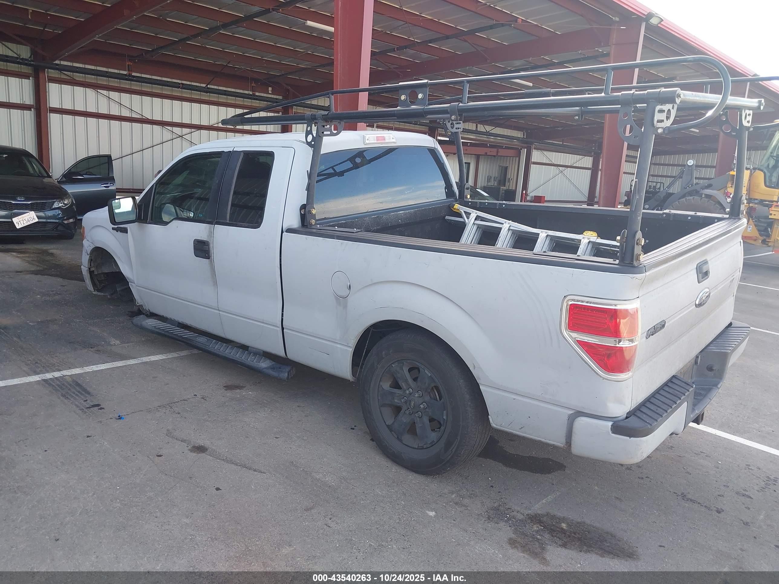 FORD F-150 image 3