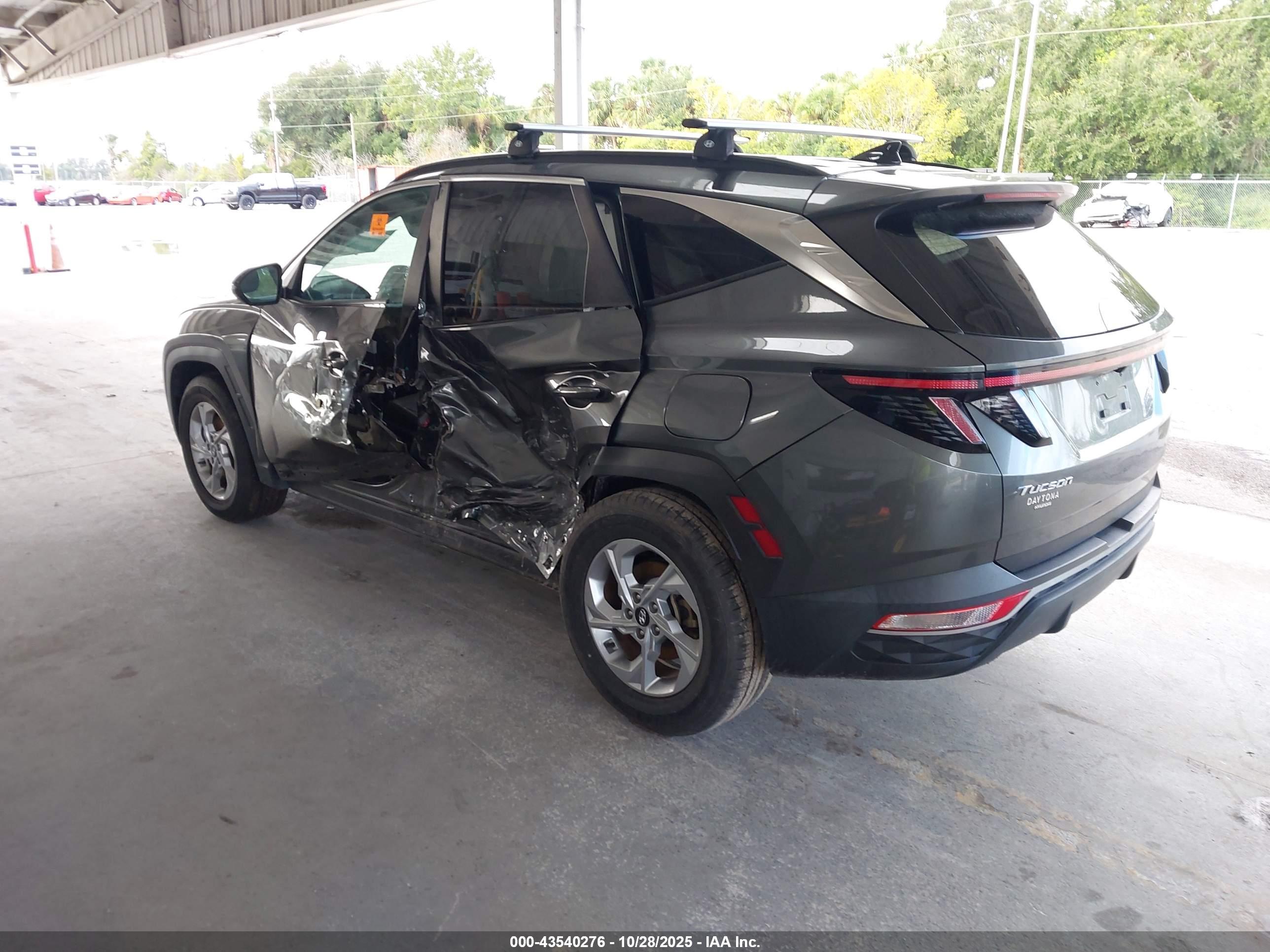 HYUNDAI TUCSON image 3