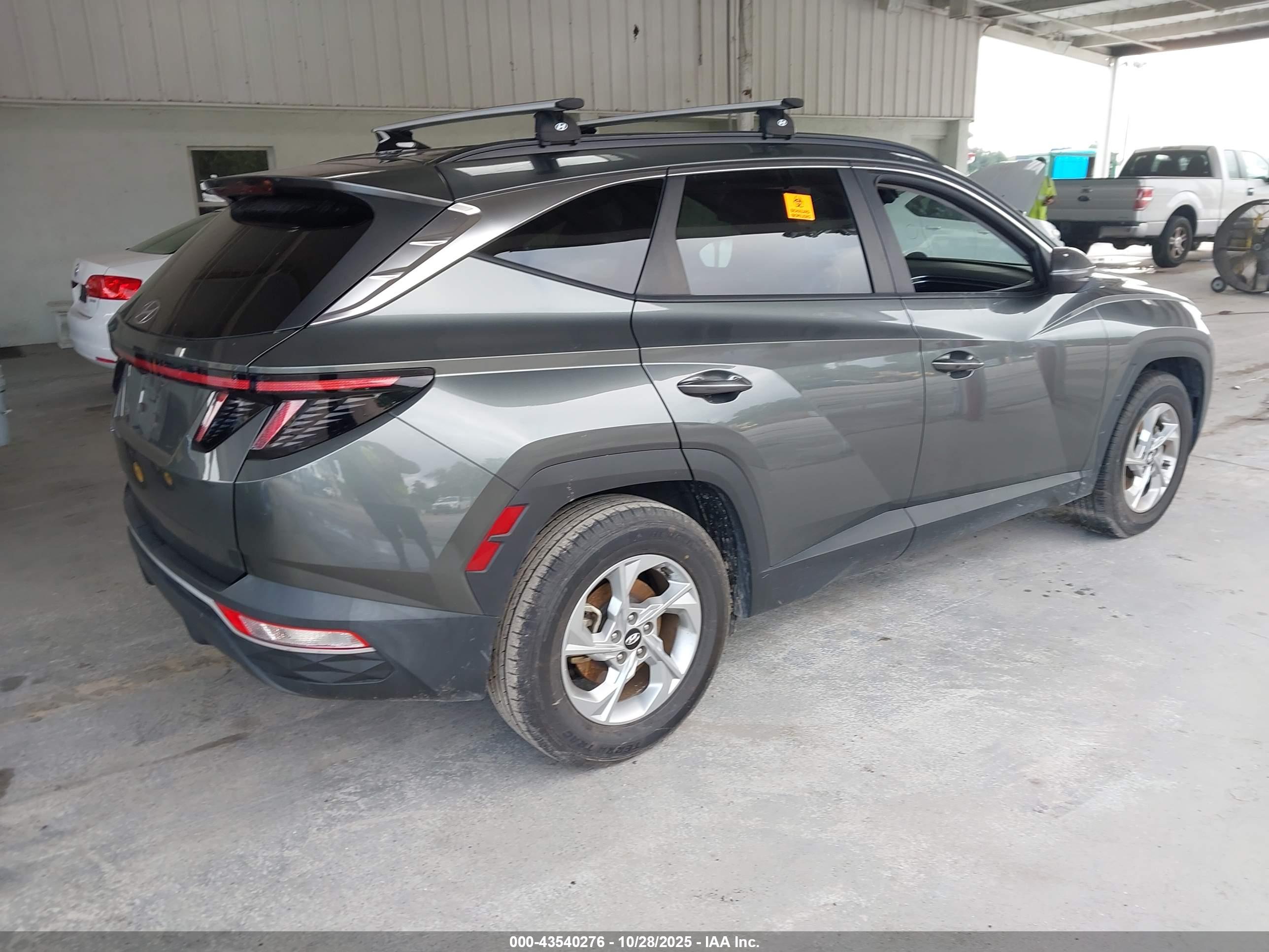 HYUNDAI TUCSON image 4