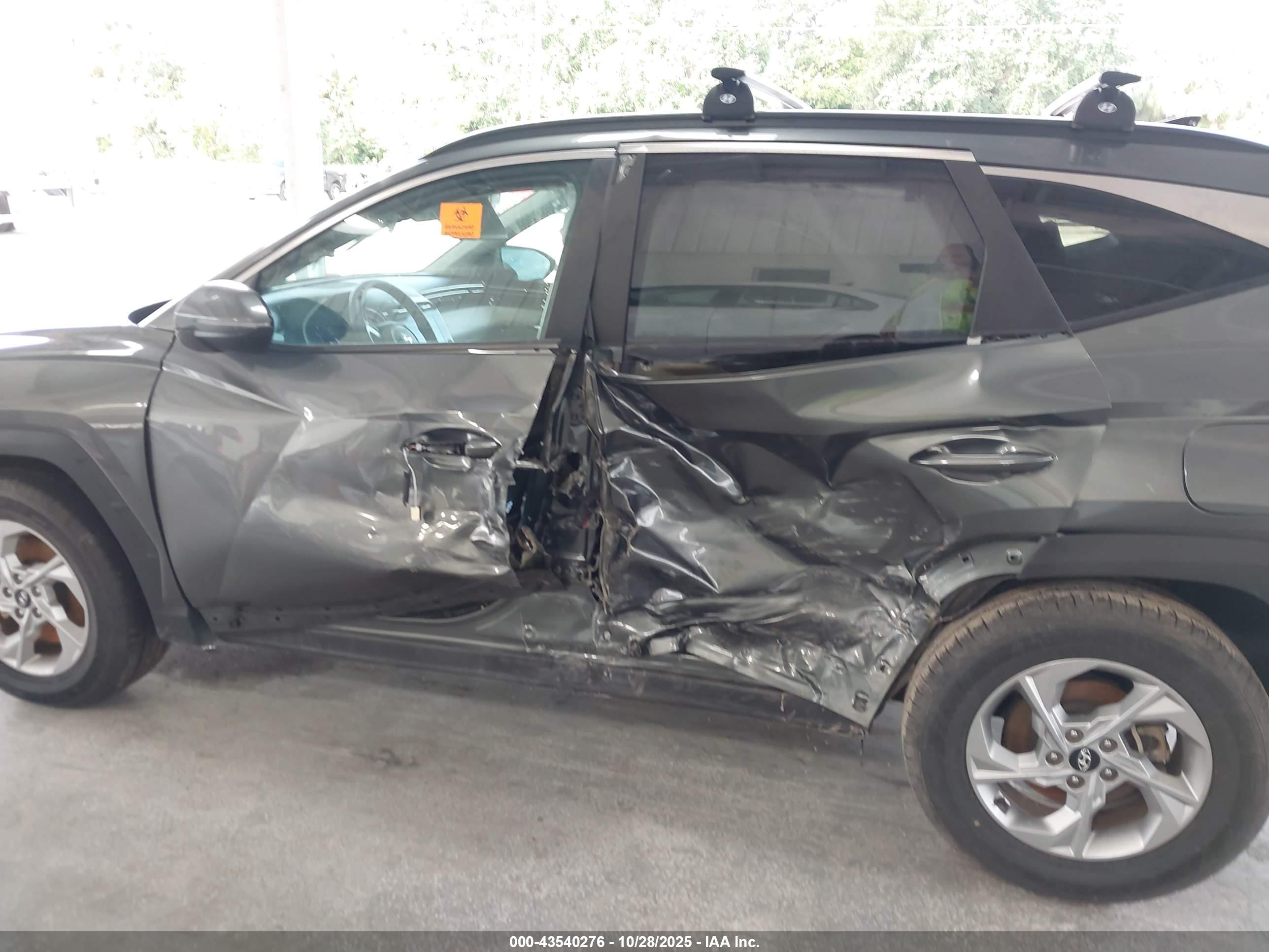 HYUNDAI TUCSON image 6