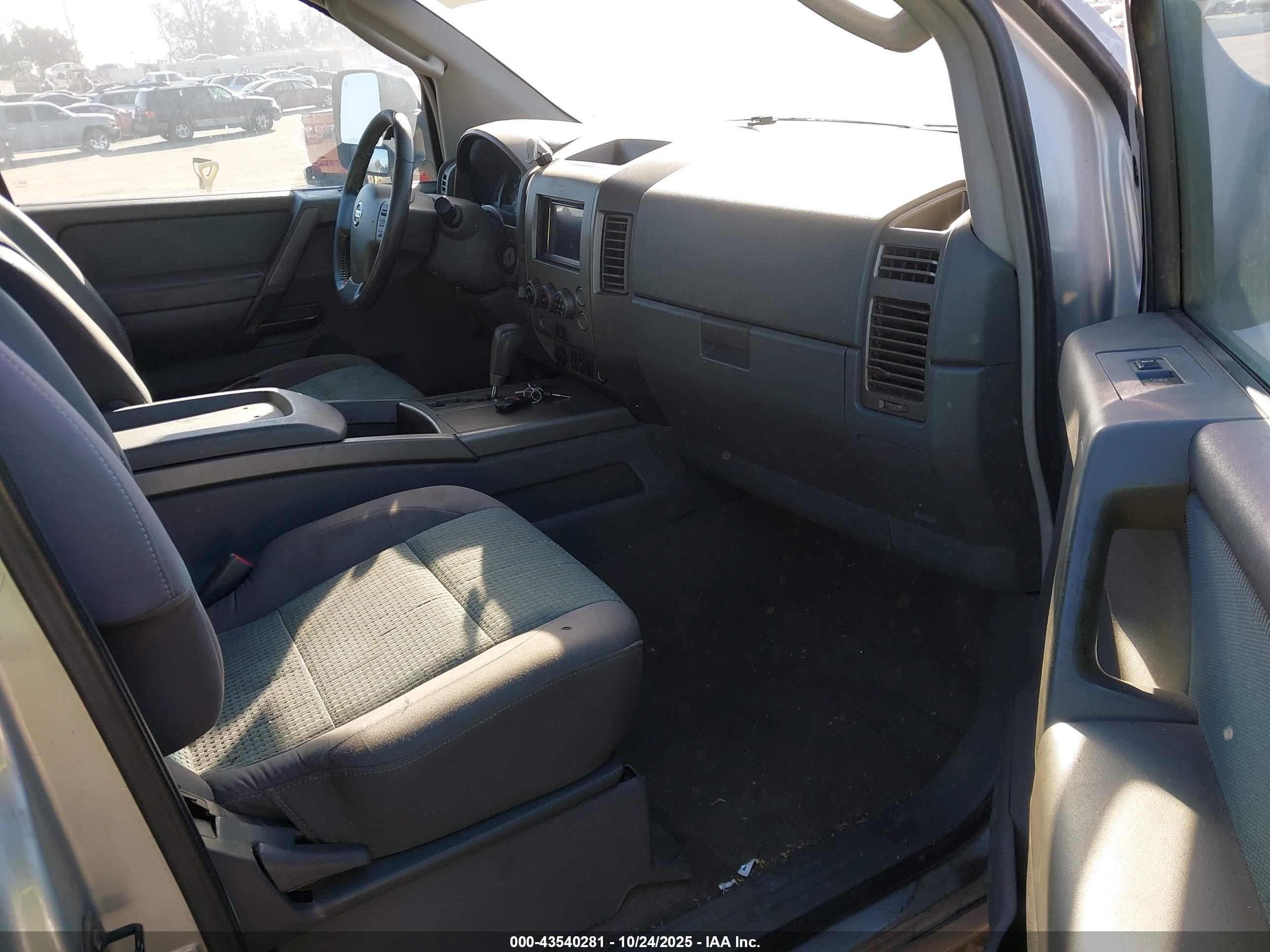 NISSAN TITAN image 5