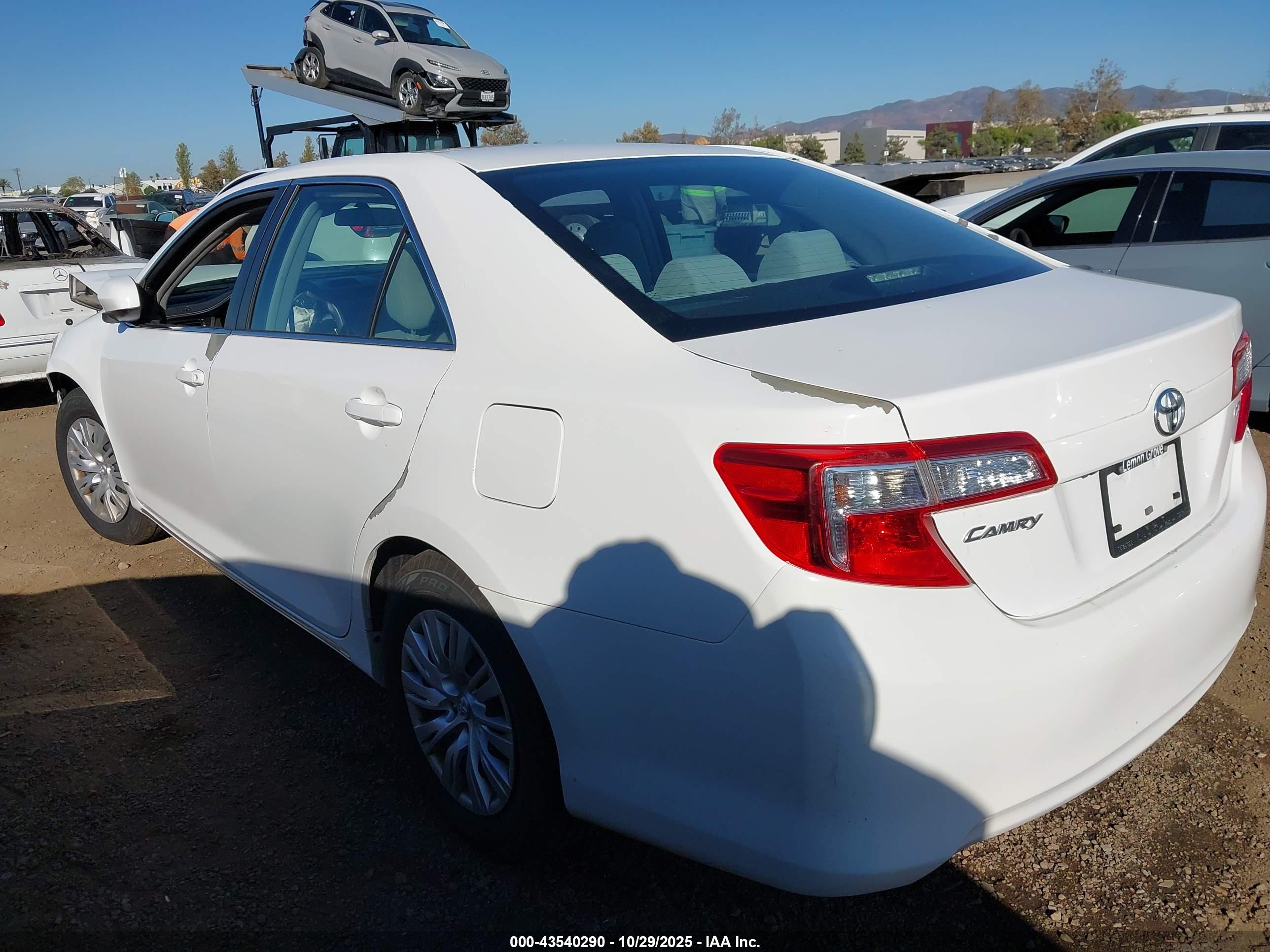 TOYOTA CAMRY image 3