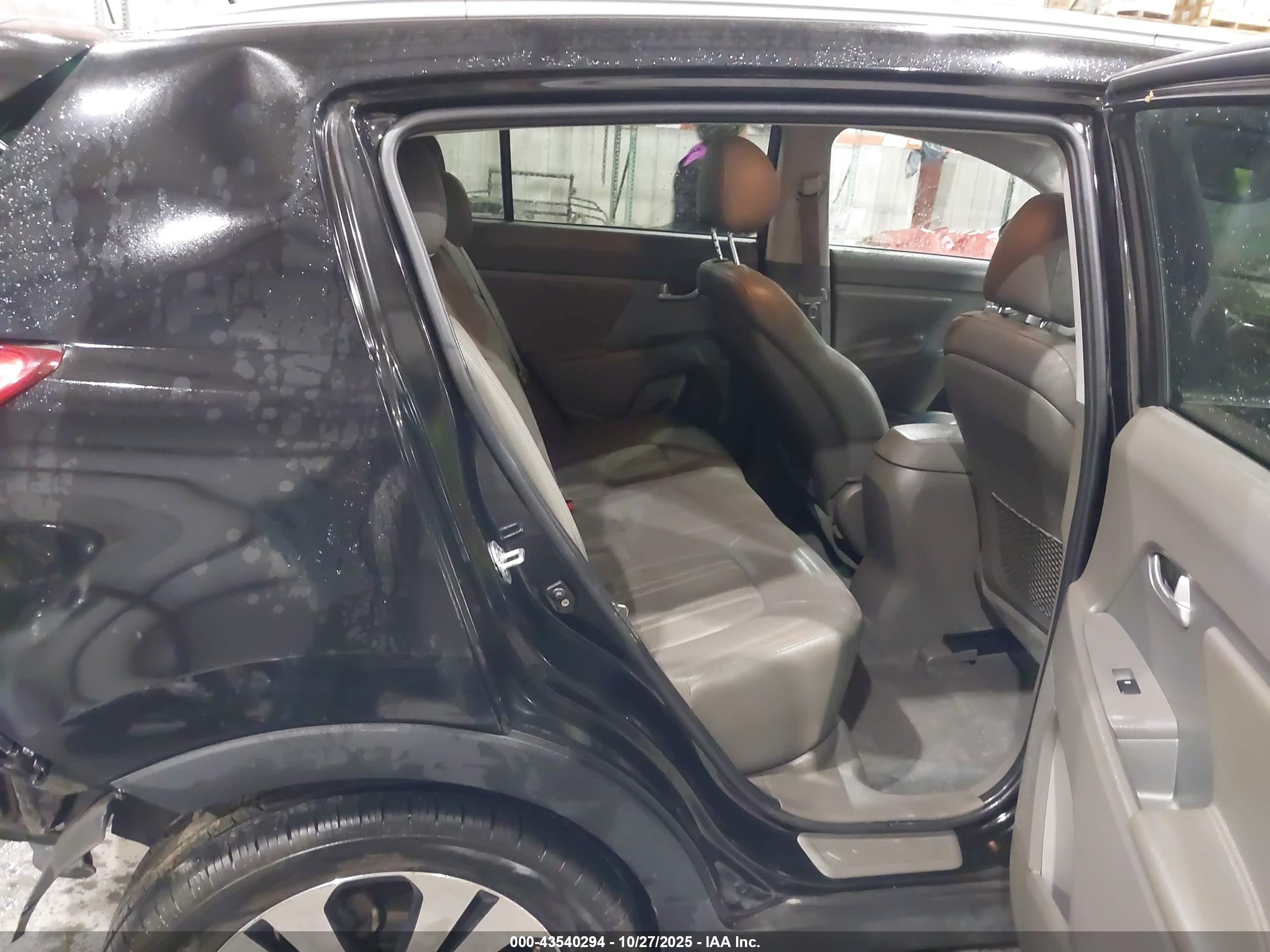 KIA SPORTAGE image 8
